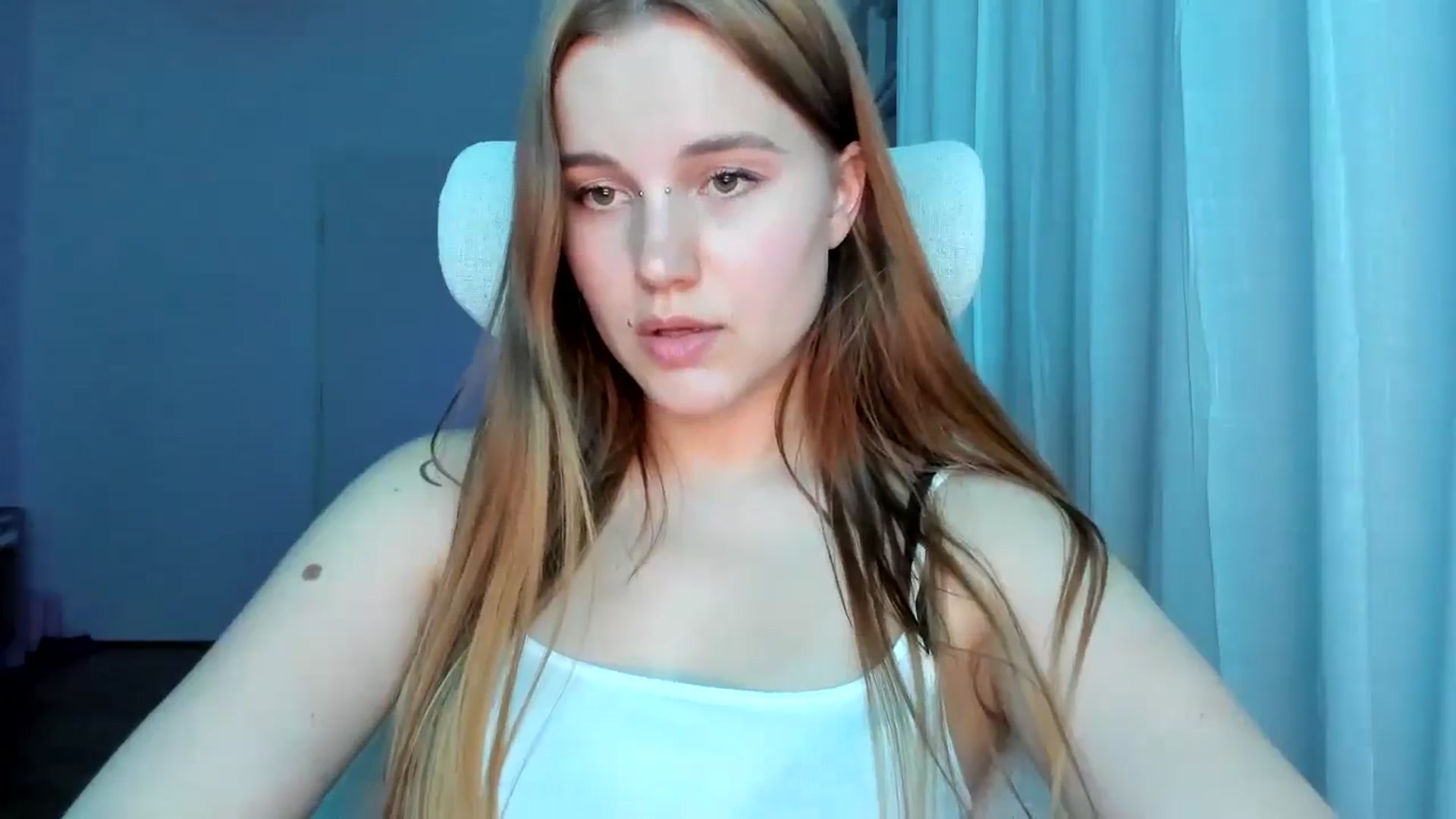 Gallery image thumbnail from Lia_lisia's myfreecams stream on, 04/26/2026, 20:08 image 9 of 20