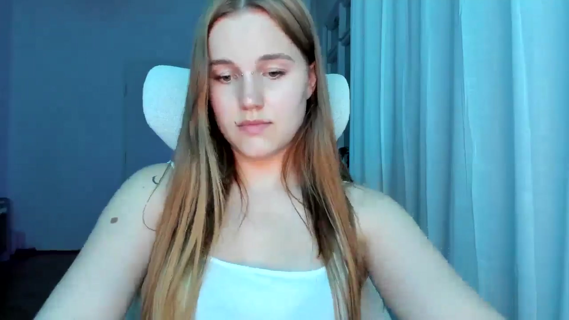 Gallery image thumbnail from Lia_lisia's myfreecams stream on, 04/26/2026, 20:08 image 14 of 20