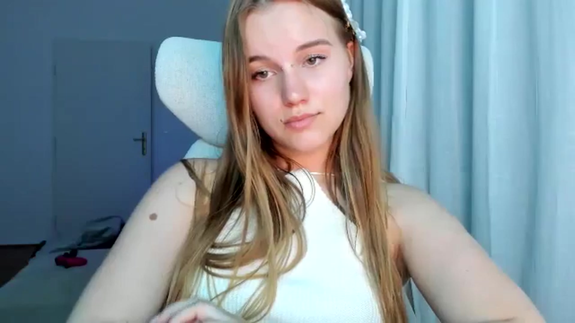 Gallery image thumbnail from Lia_lisia's myfreecams stream on, 04/27/2026, 20:58 image 20 of 20