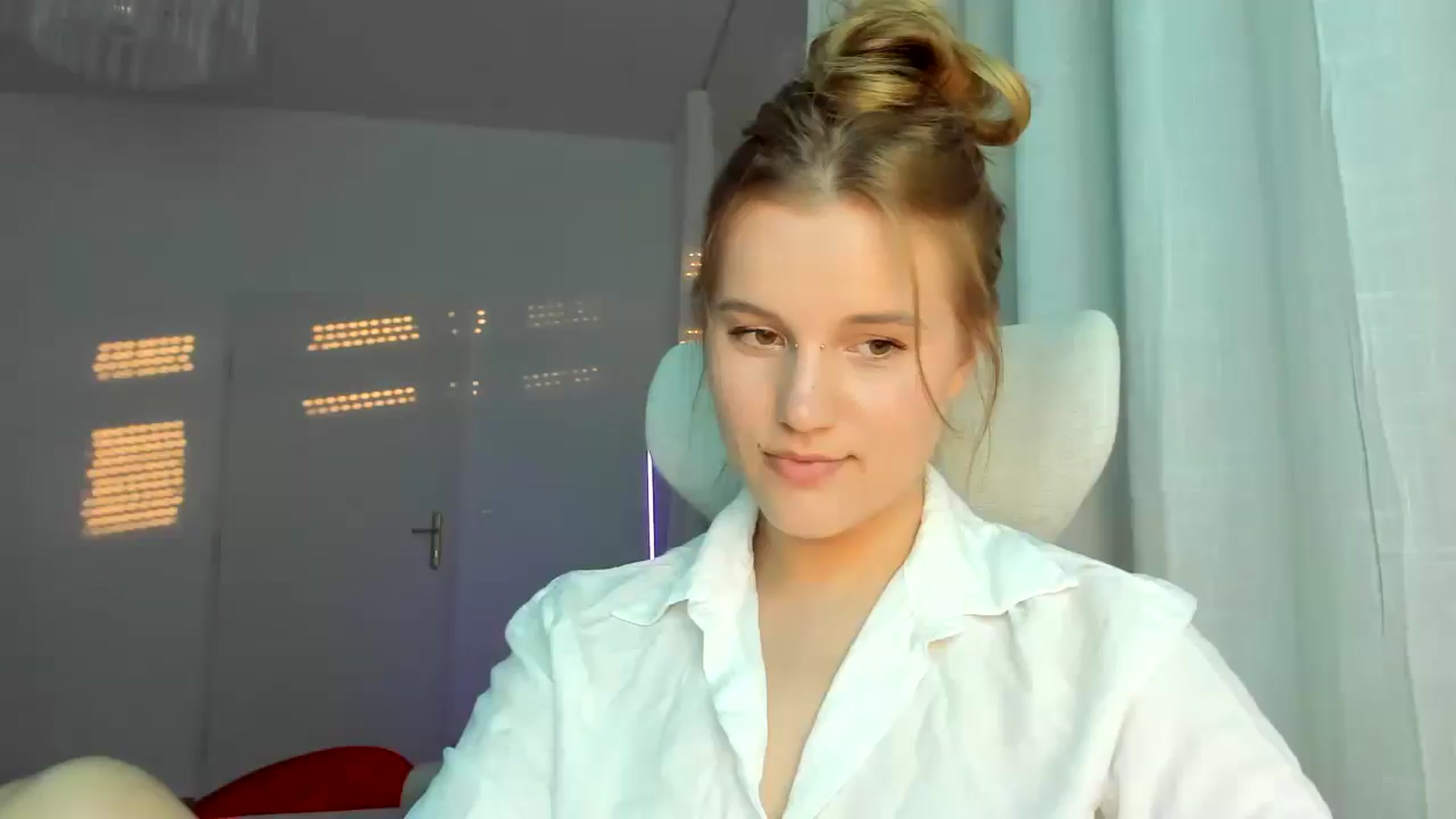Gallery image thumbnail from Lia_lisia's myfreecams stream on, 04/28/2026, 18:21 image 5 of 20