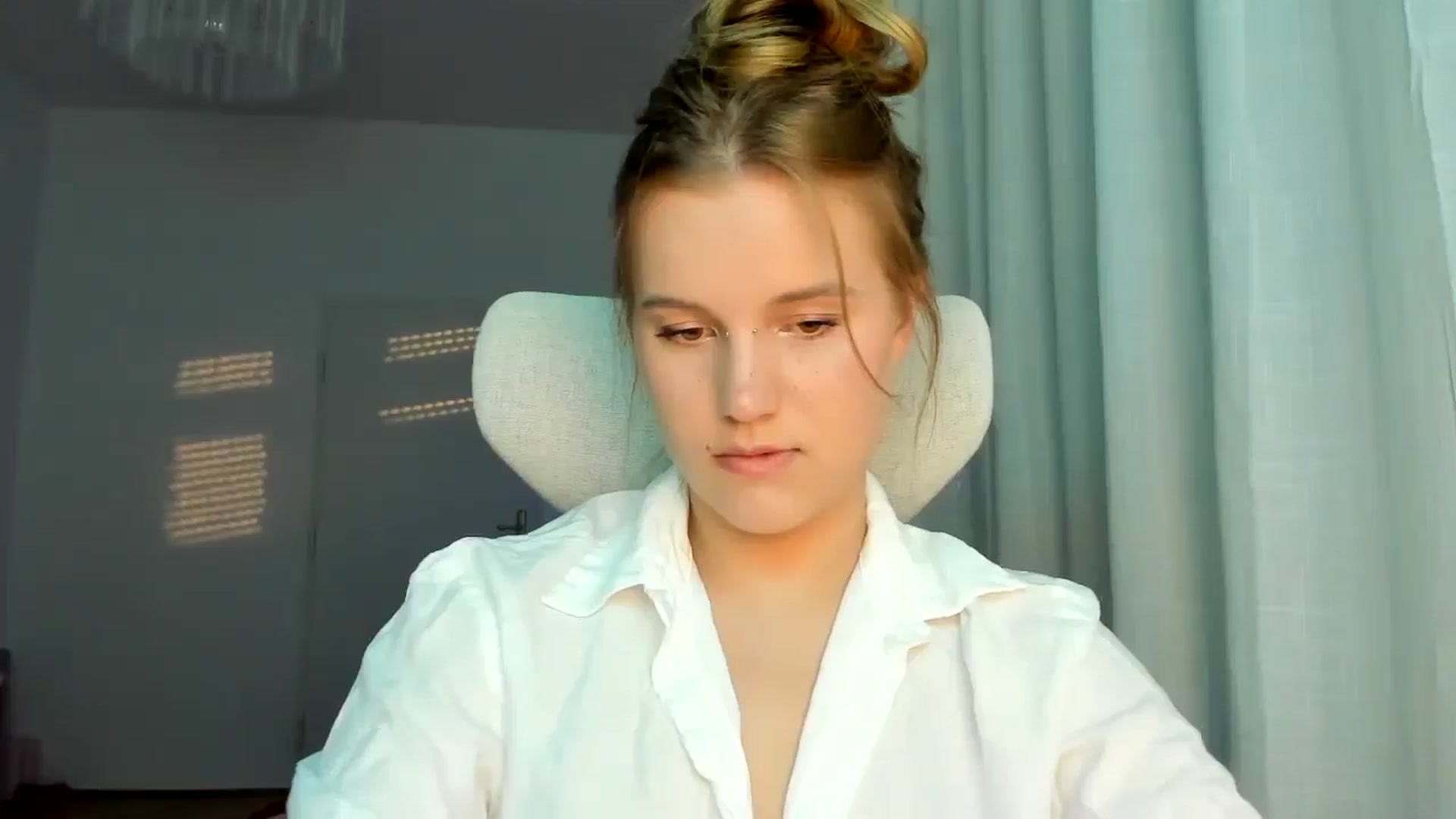 Gallery image thumbnail from Lia_lisia's myfreecams stream on, 04/28/2026, 18:21 image 4 of 20