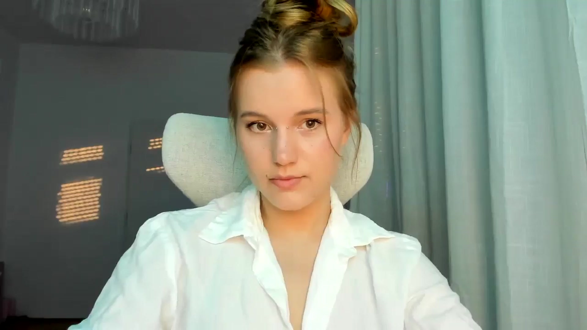 Gallery image thumbnail from Lia_lisia's myfreecams stream on, 04/28/2026, 18:21 image 3 of 20
