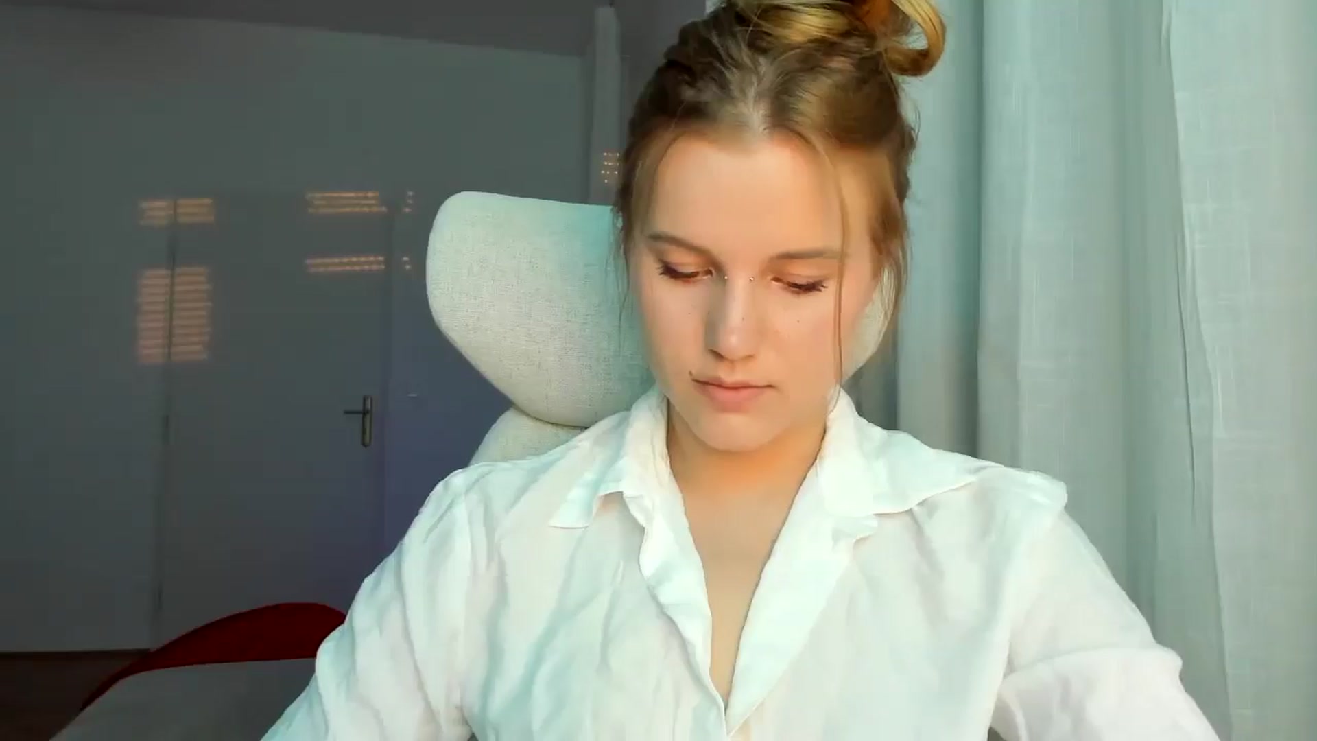 Gallery image thumbnail from Lia_lisia's myfreecams stream on, 04/28/2026, 18:21 image 10 of 20