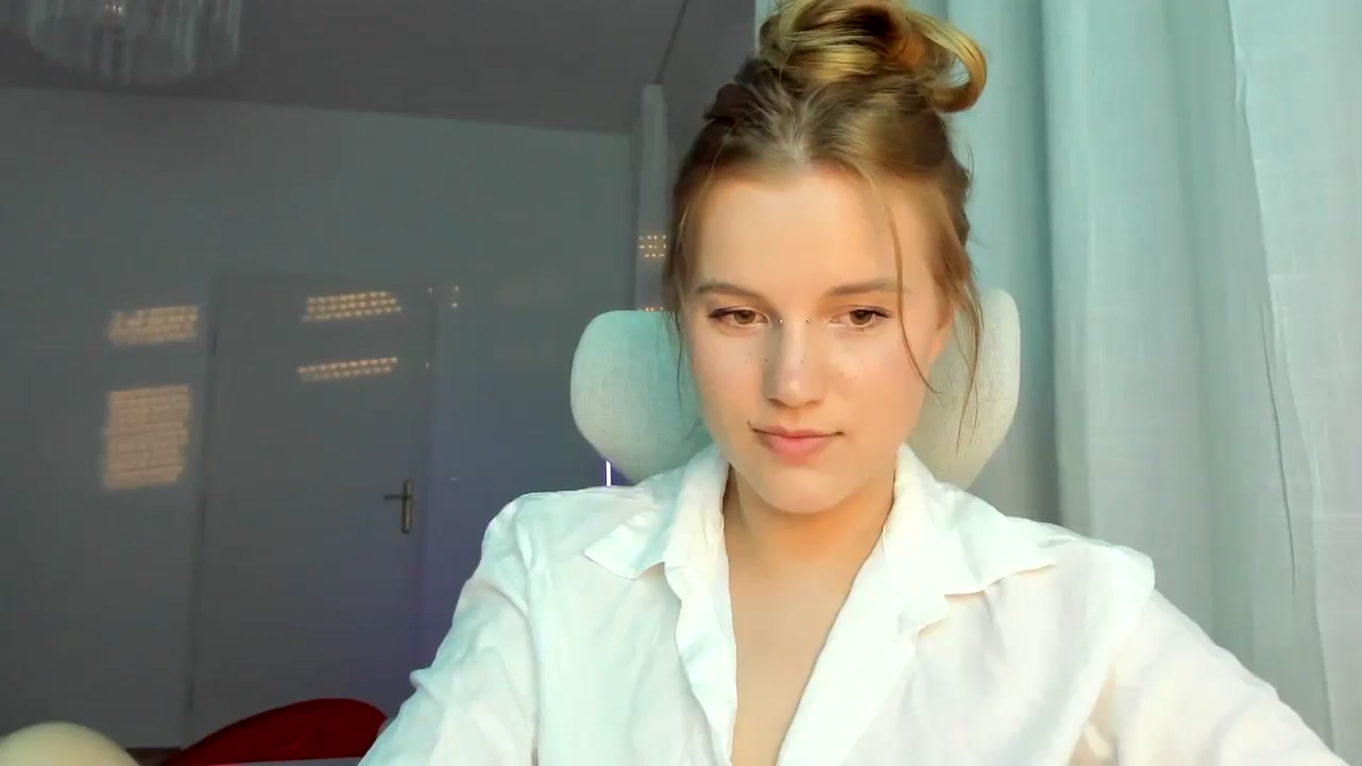 Gallery image thumbnail from Lia_lisia's myfreecams stream on, 04/28/2026, 18:21 image 6 of 20