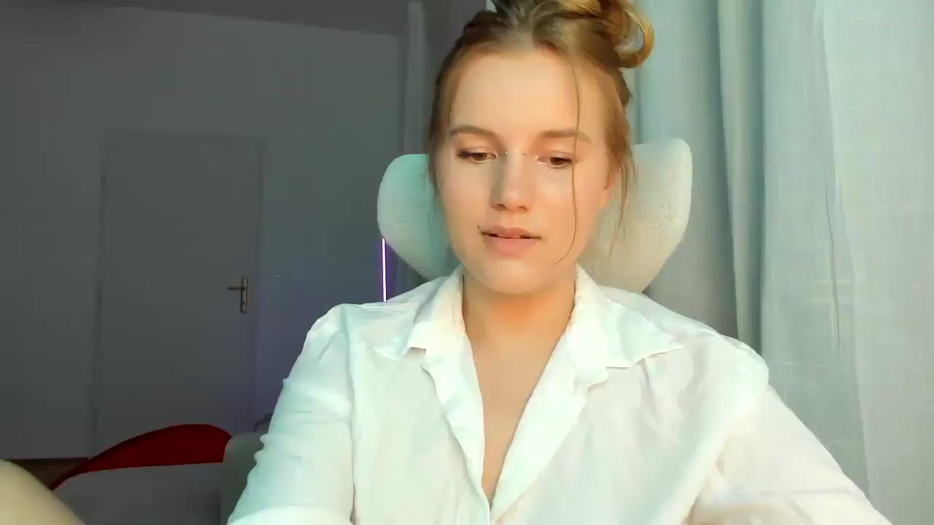 Gallery image thumbnail from Lia_lisia's myfreecams stream on, 04/28/2026, 18:21 image 19 of 20