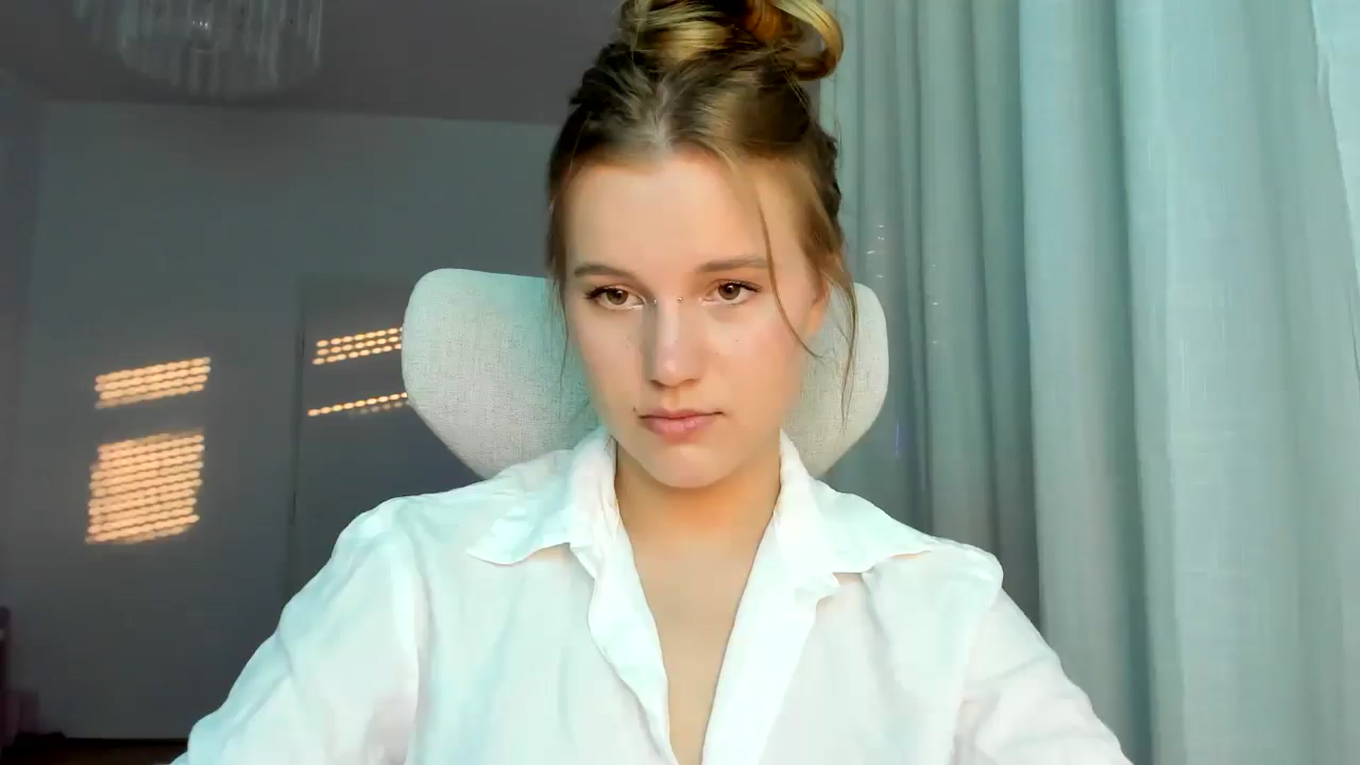 Gallery image thumbnail from Lia_lisia's myfreecams stream on, 04/28/2026, 18:21 image 1 of 20