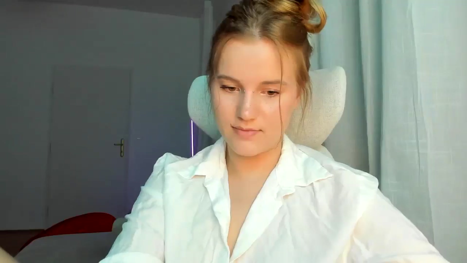 Gallery image thumbnail from Lia_lisia's myfreecams stream on, 04/28/2026, 18:21 image 20 of 20