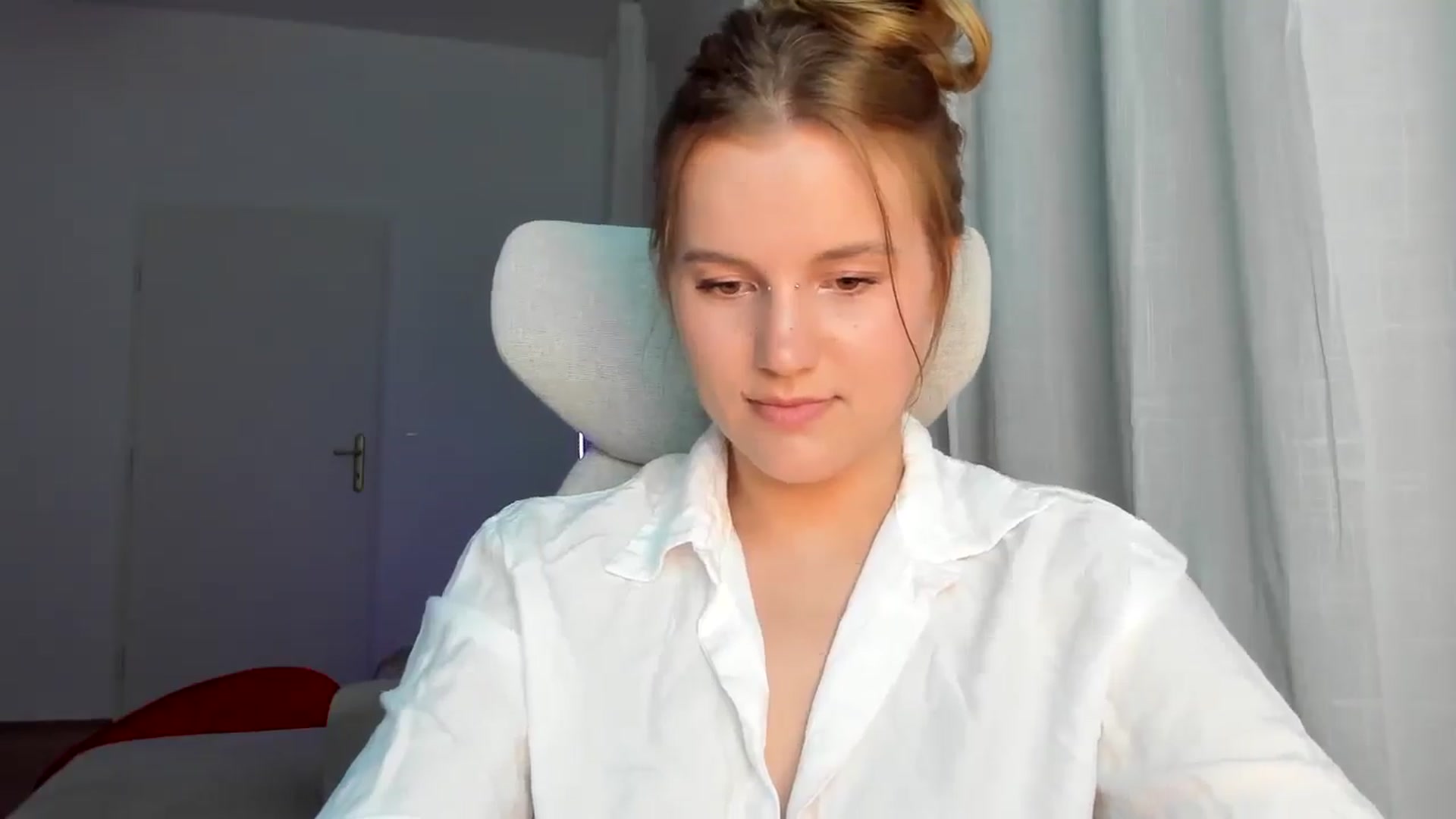 Gallery image thumbnail from Lia_lisia's myfreecams stream on, 04/28/2026, 19:05 image 7 of 20