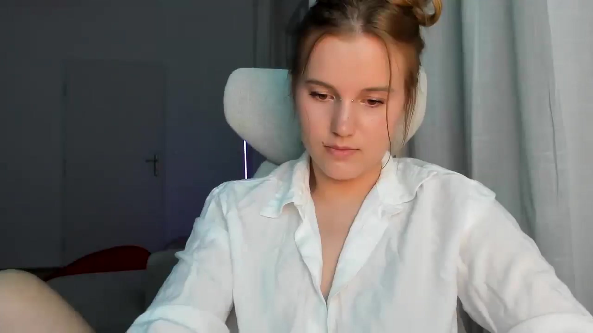 Gallery image thumbnail from Lia_lisia's myfreecams stream on, 04/28/2026, 19:05 image 13 of 20