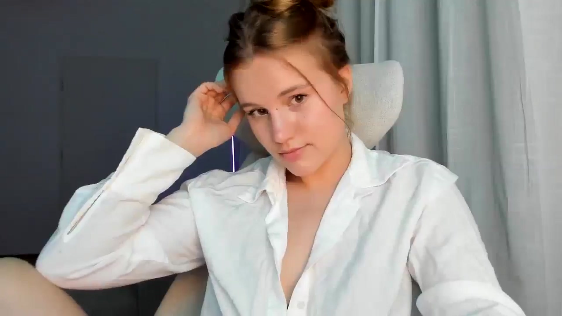 Gallery image thumbnail from Lia_lisia's myfreecams stream on, 04/28/2026, 19:05 image 14 of 20
