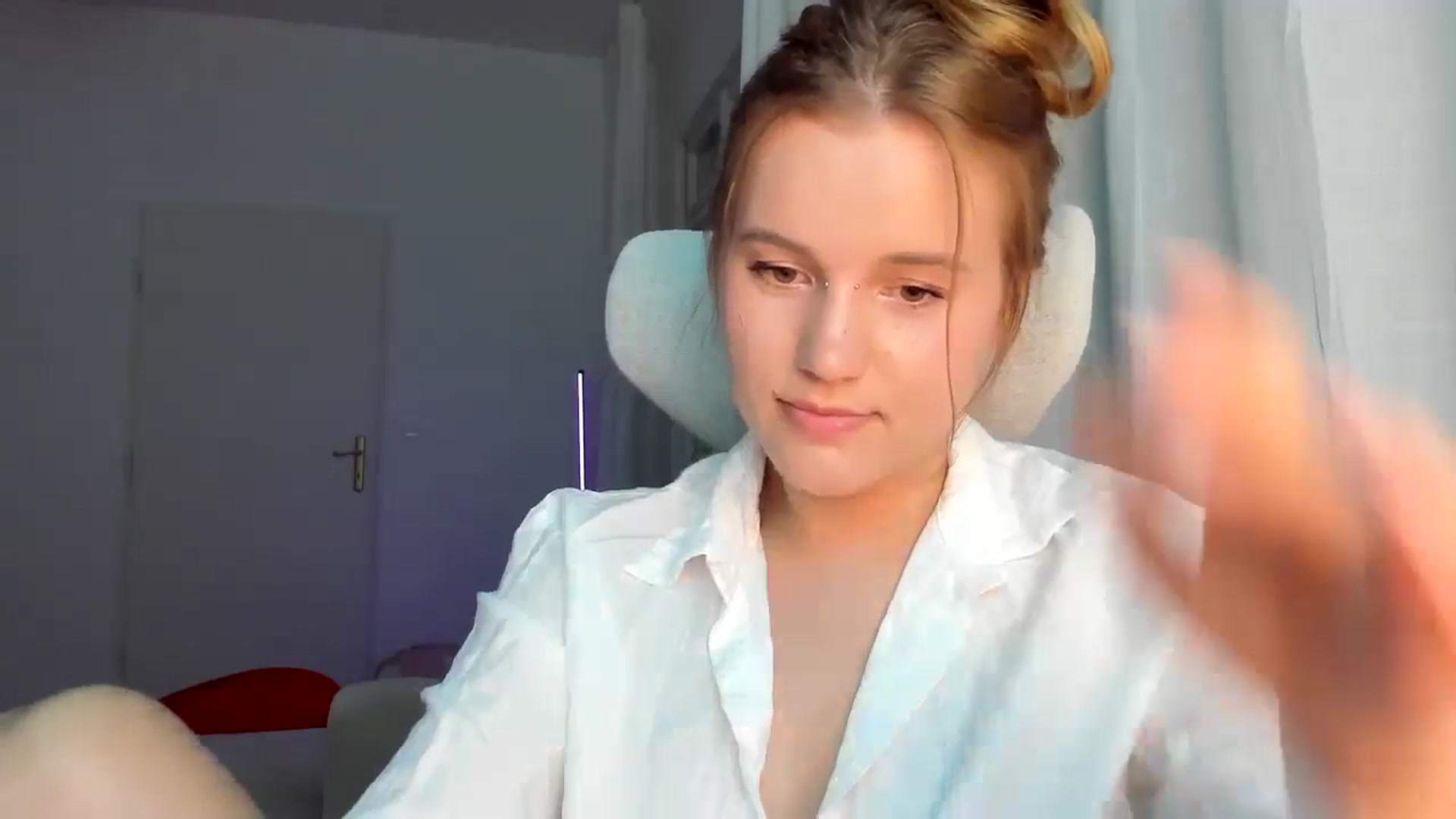 Gallery image thumbnail from Lia_lisia's myfreecams stream on, 04/28/2026, 19:05 image 8 of 20