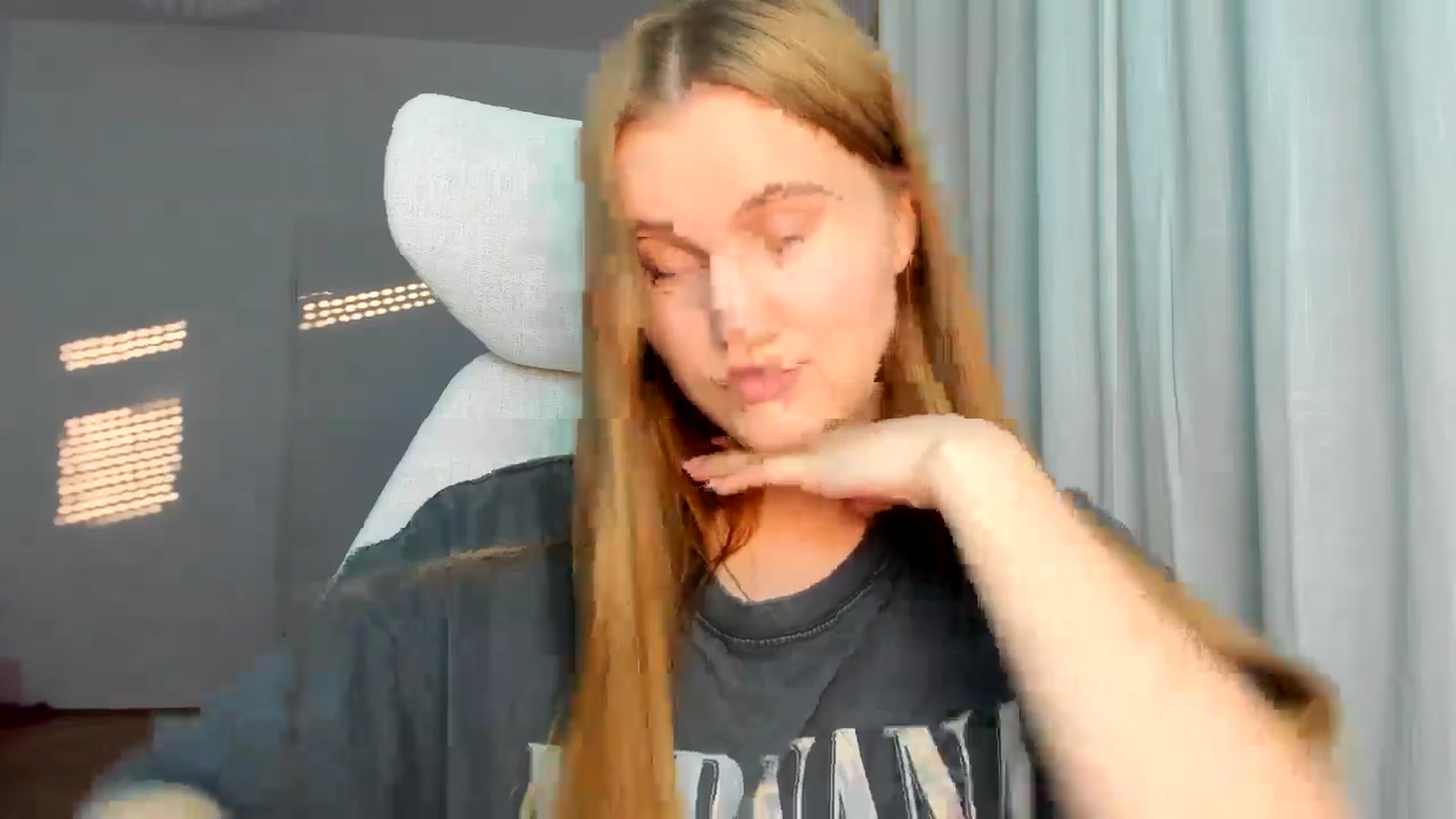 Gallery image thumbnail from Lia_lisia's myfreecams stream on, 04/30/2026, 17:03 image 9 of 20