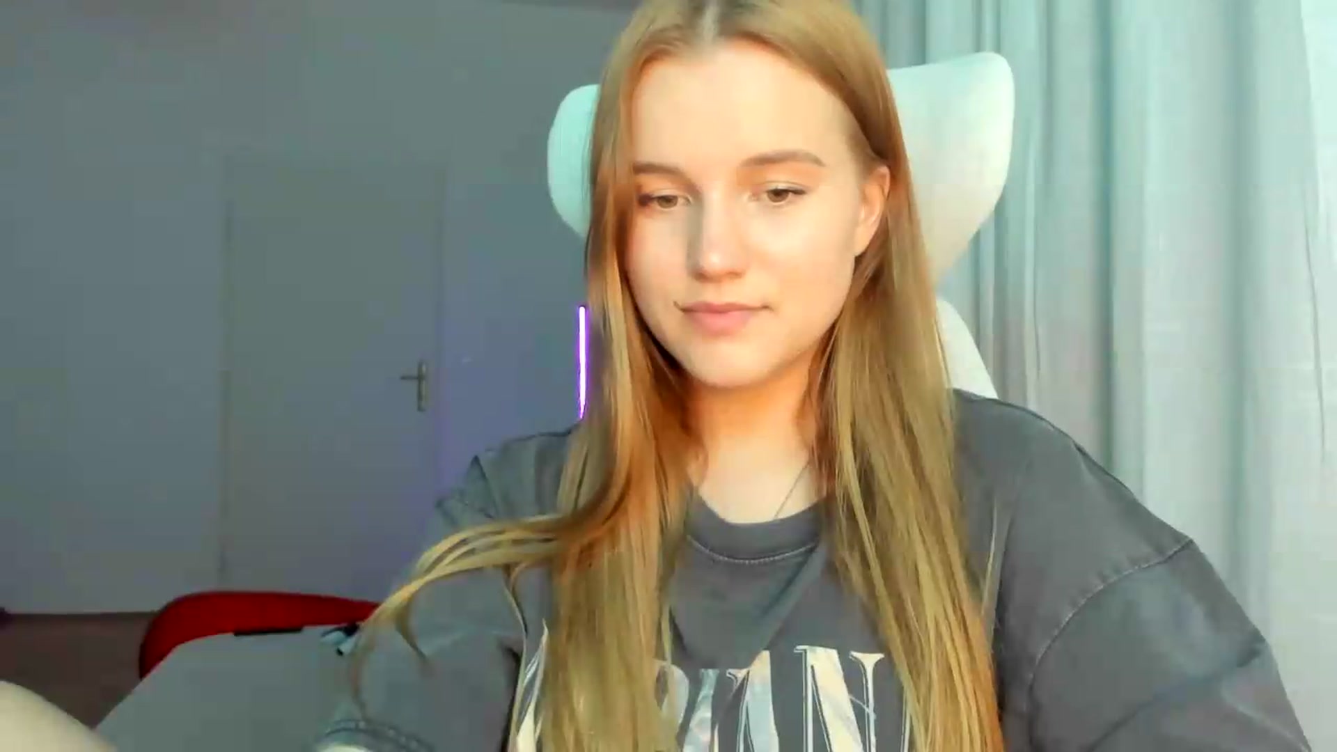Gallery image thumbnail from Lia_lisia's myfreecams stream on, 04/30/2026, 18:47 image 15 of 20