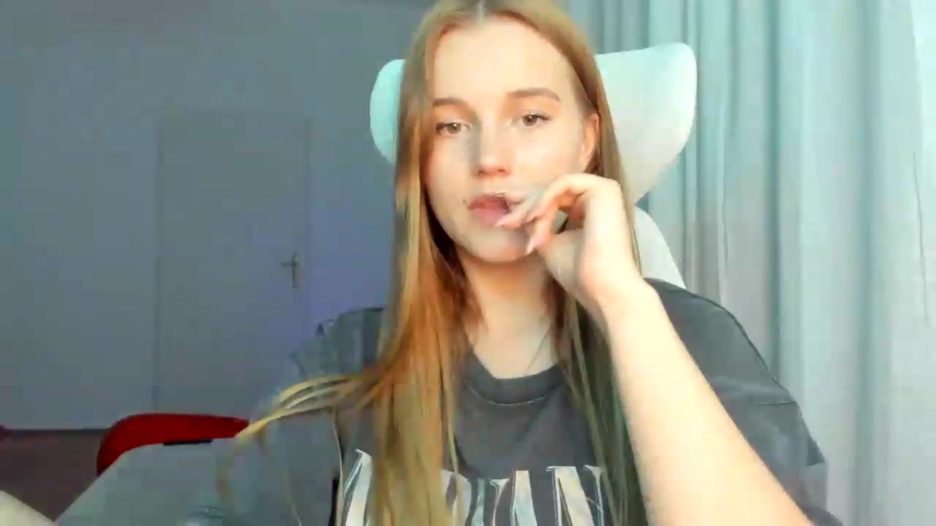Gallery image thumbnail from Lia_lisia's myfreecams stream on, 04/30/2026, 18:47 image 16 of 20