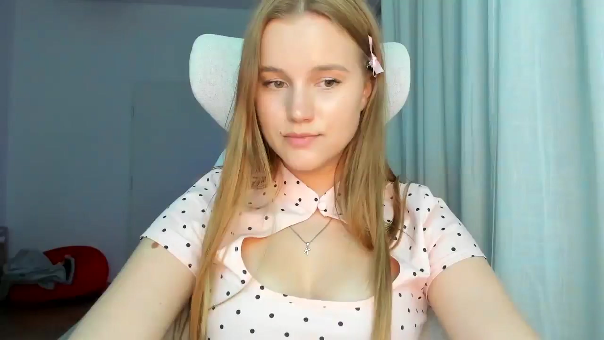 Gallery image thumbnail from Lia_lisia's myfreecams stream on, 05/01/2026, 19:56 image 15 of 20