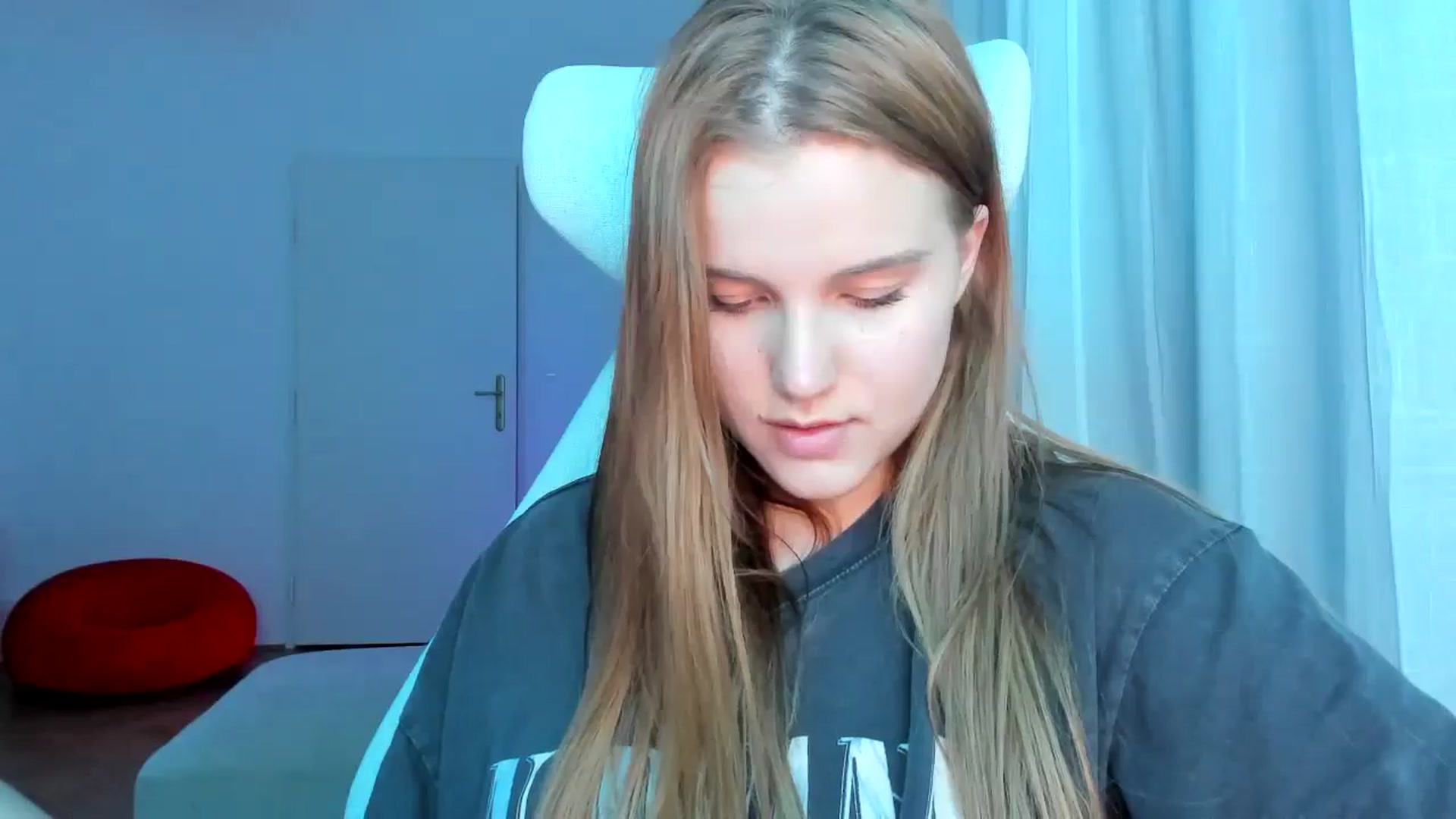 Gallery image thumbnail from Lia_lisia's myfreecams stream on, 05/03/2026, 21:54 image 10 of 20