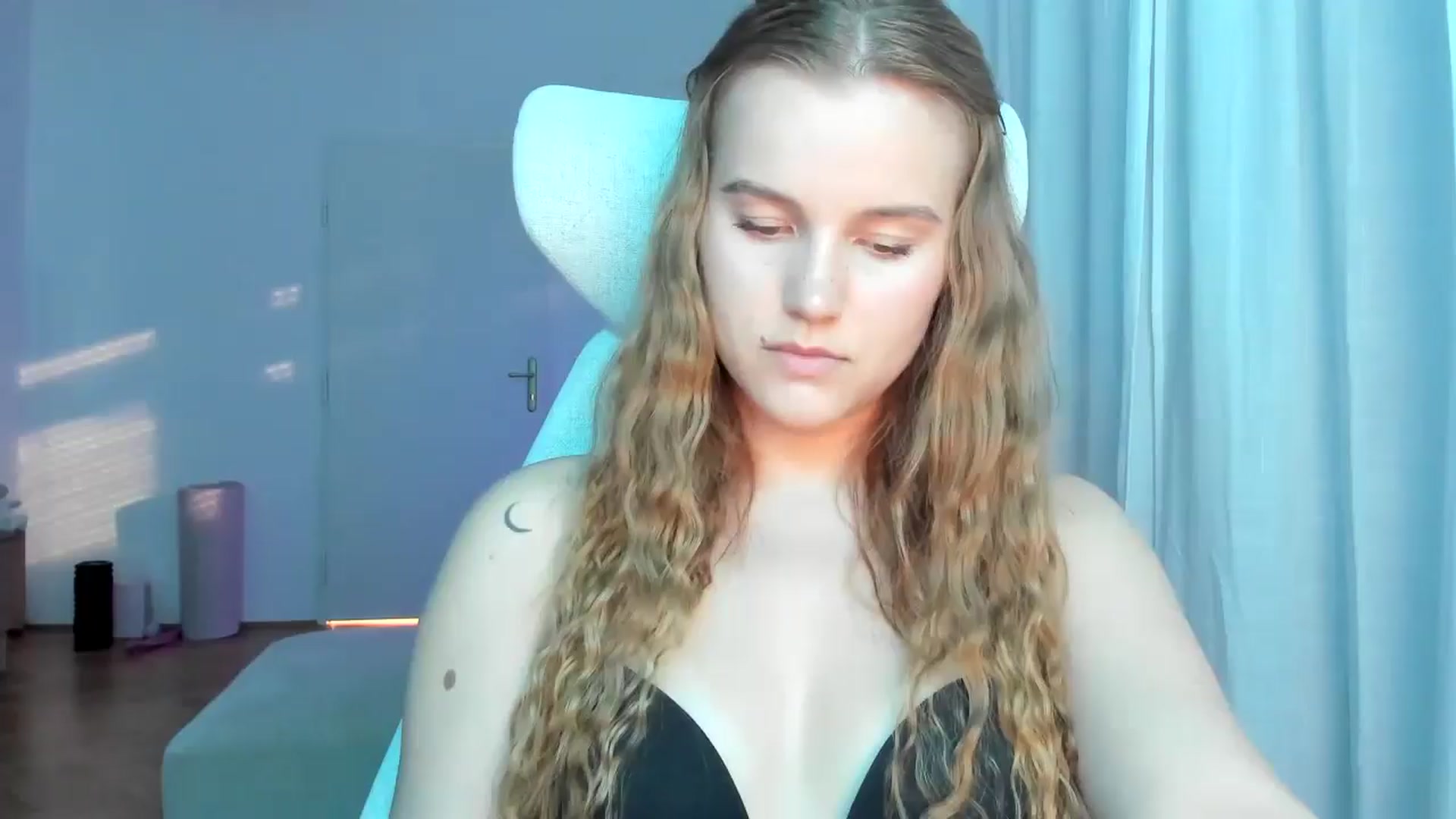 Gallery image thumbnail from Lia_lisia's myfreecams stream on, 05/05/2026, 17:48 image 3 of 20