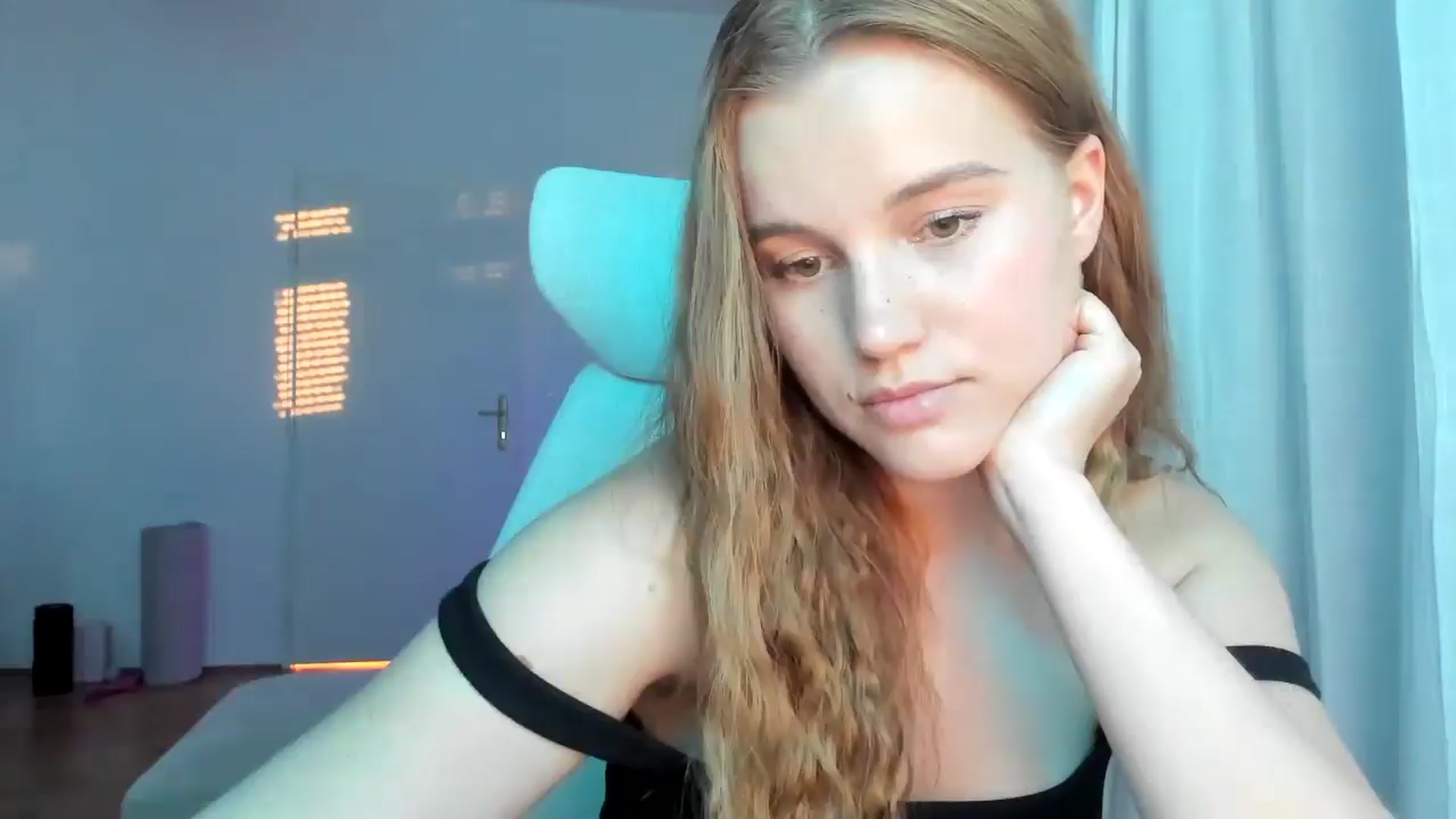 Gallery image thumbnail from Lia_lisia's myfreecams stream on, 05/05/2026, 17:48 image 17 of 20