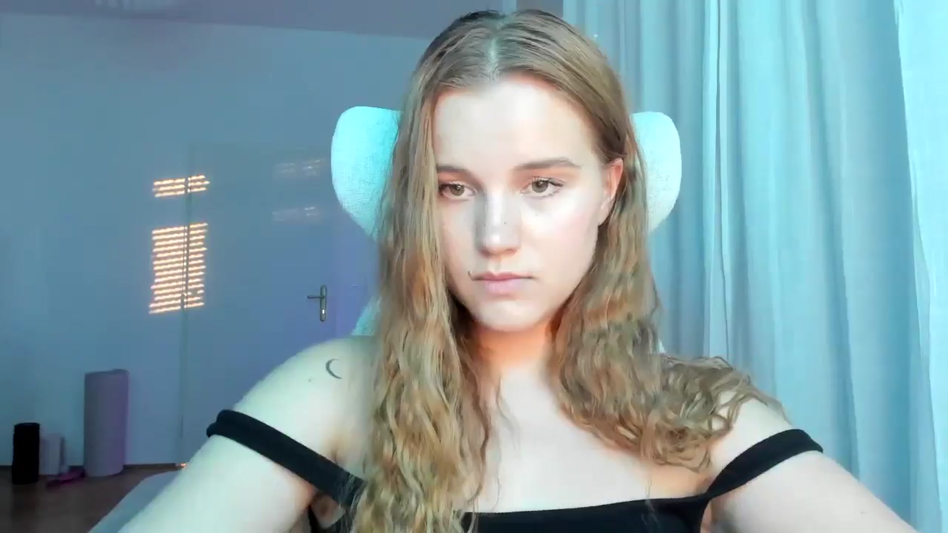 Gallery image thumbnail from Lia_lisia's myfreecams stream on, 05/05/2026, 17:48 image 15 of 20