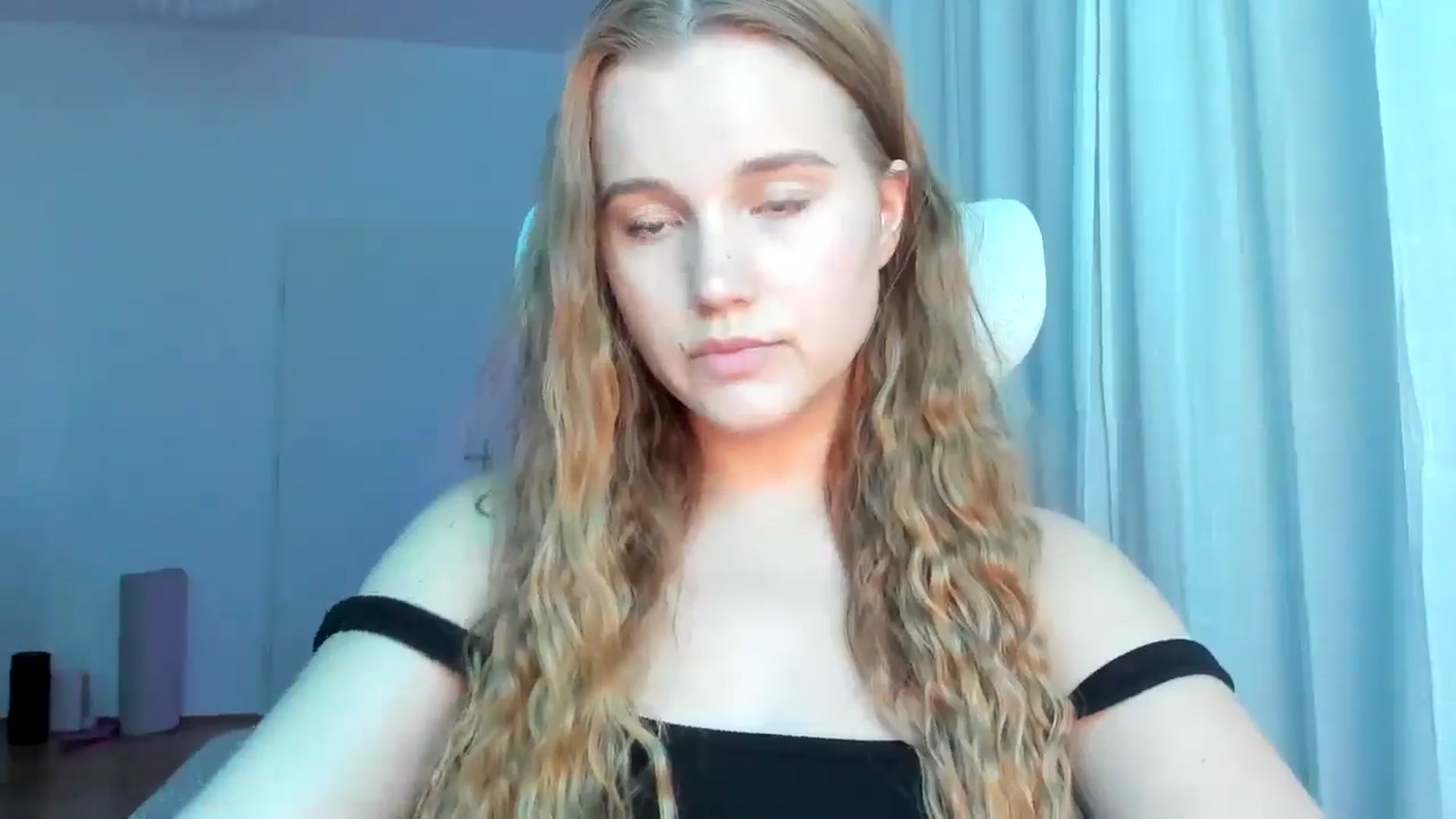 Gallery image thumbnail from Lia_lisia's myfreecams stream on, 05/05/2026, 17:48 image 9 of 20
