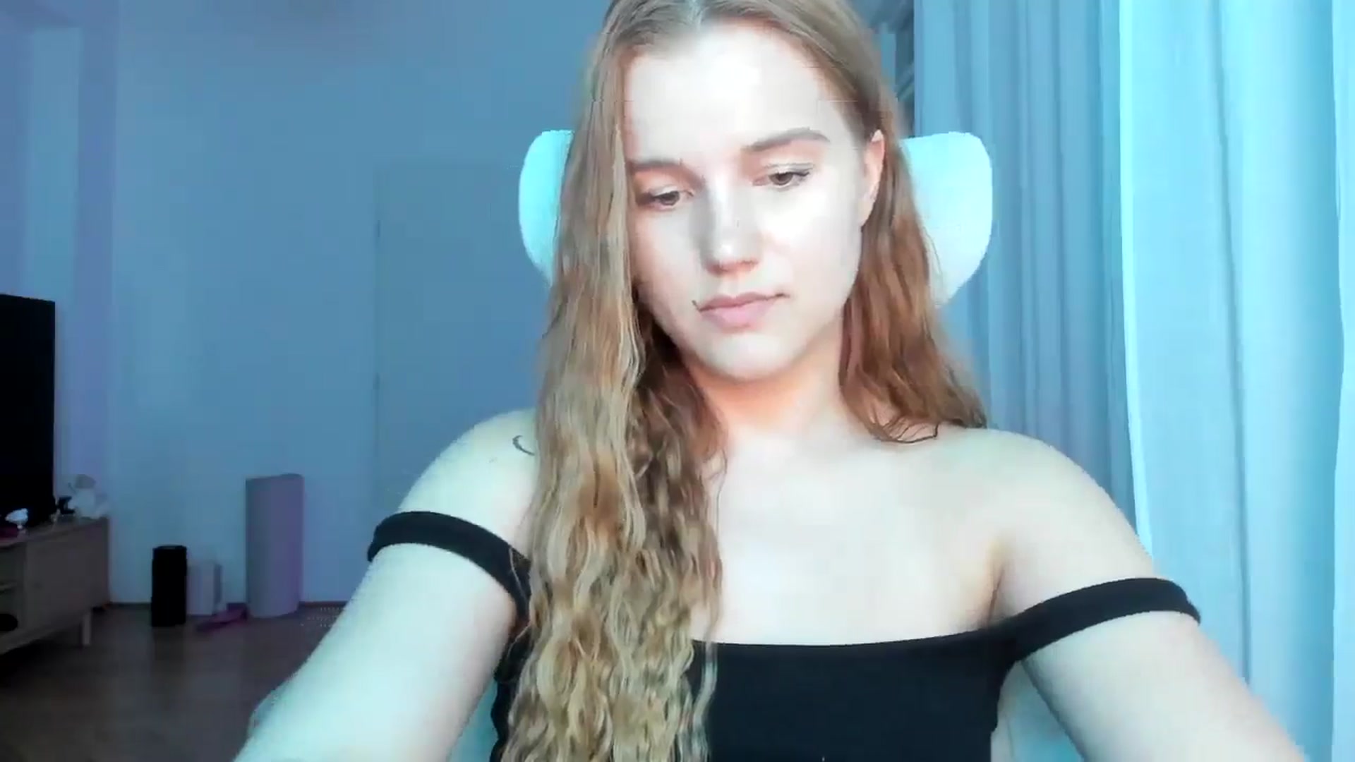 Gallery image thumbnail from Lia_lisia's myfreecams stream on, 05/05/2026, 20:37 image 9 of 20
