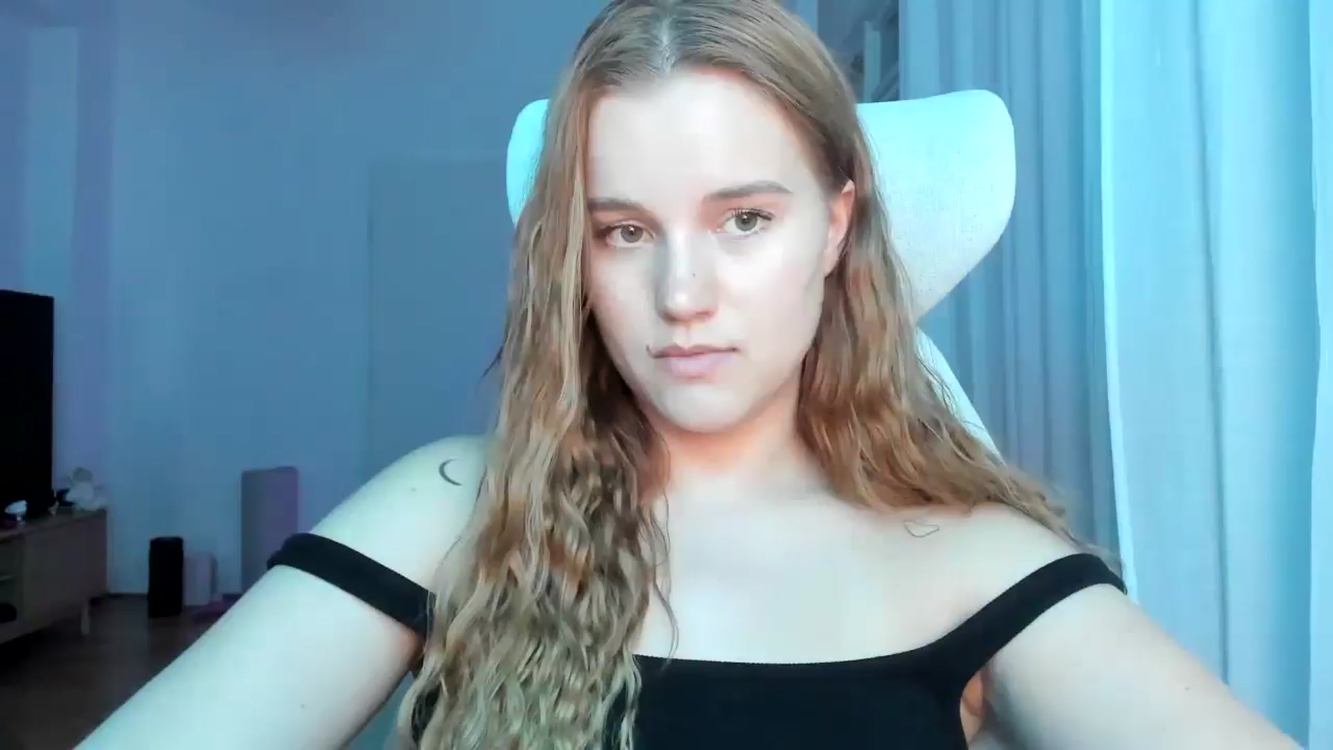 Gallery image thumbnail from Lia_lisia's myfreecams stream on, 05/05/2026, 20:37 image 1 of 20