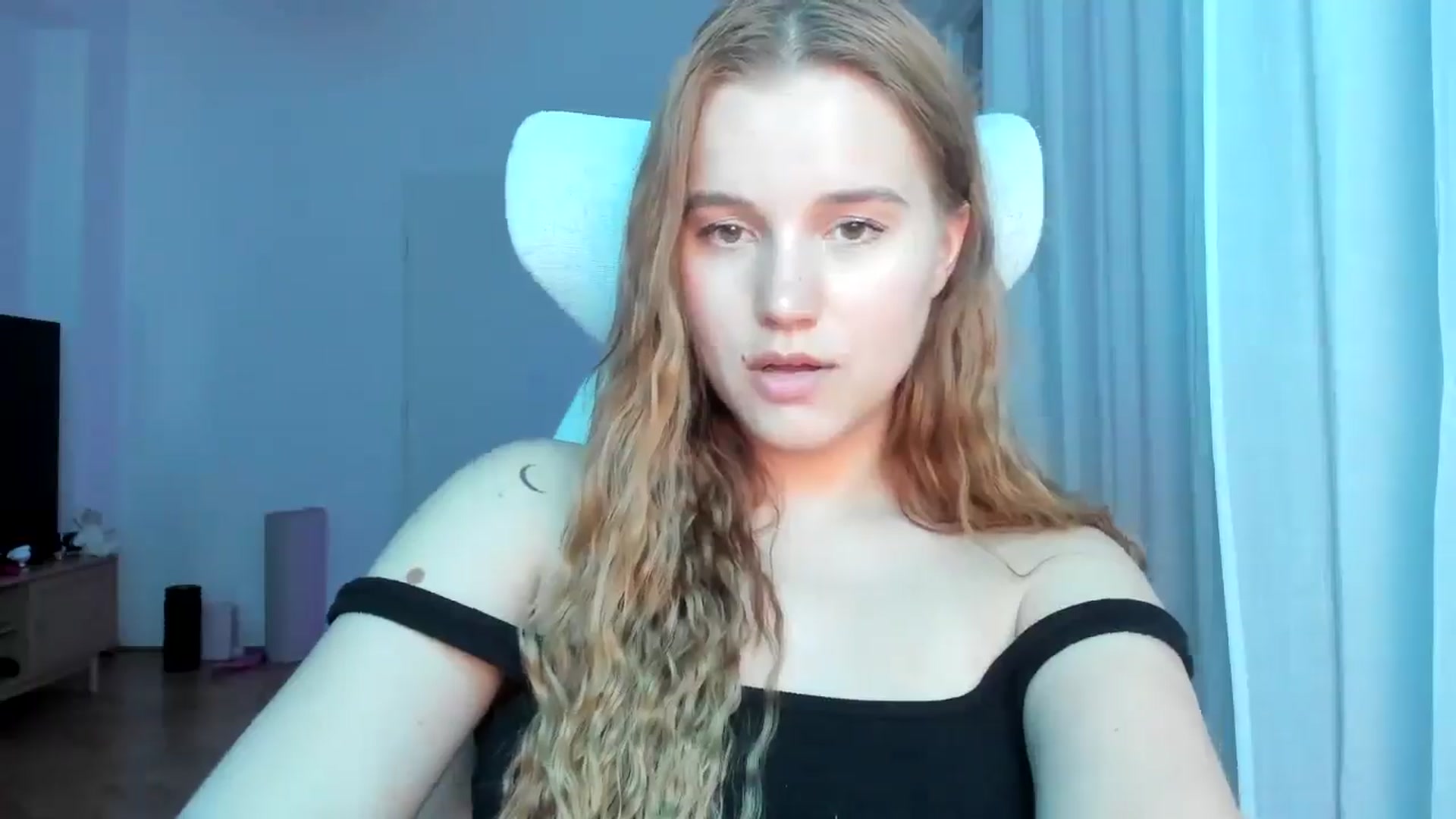 Gallery image thumbnail from Lia_lisia's myfreecams stream on, 05/05/2026, 20:37 image 15 of 20