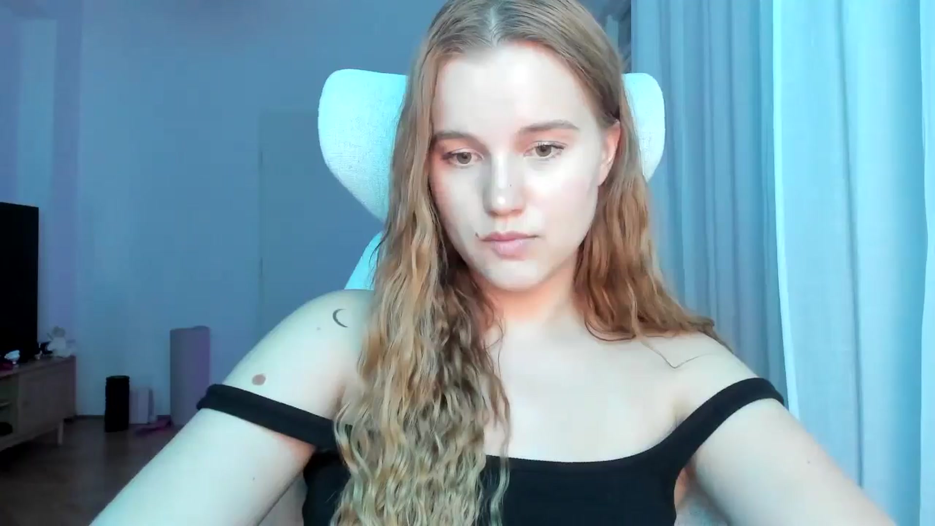 Gallery image thumbnail from Lia_lisia's myfreecams stream on, 05/05/2026, 20:37 image 16 of 20