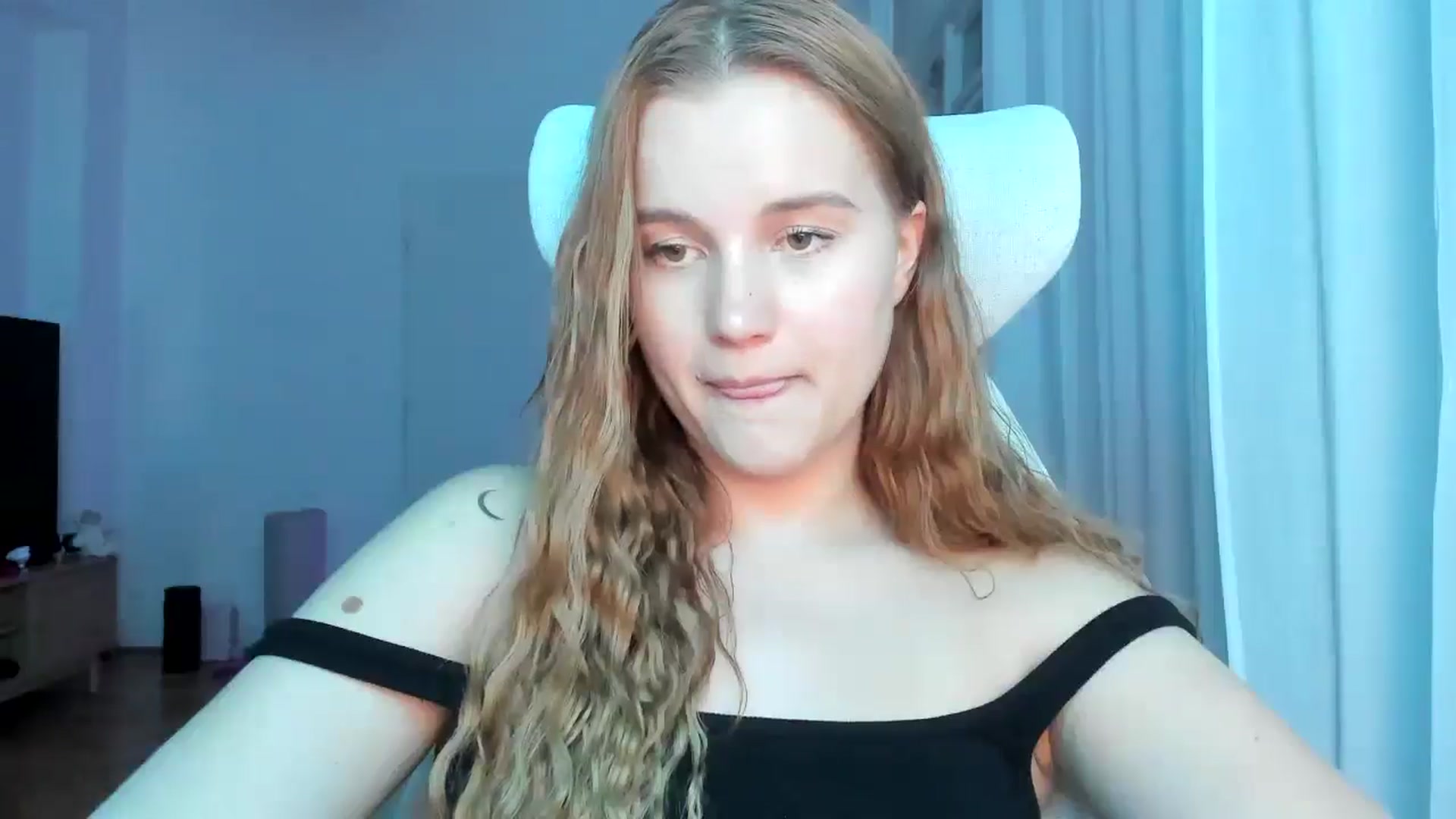 Gallery image thumbnail from Lia_lisia's myfreecams stream on, 05/05/2026, 20:37 image 3 of 20