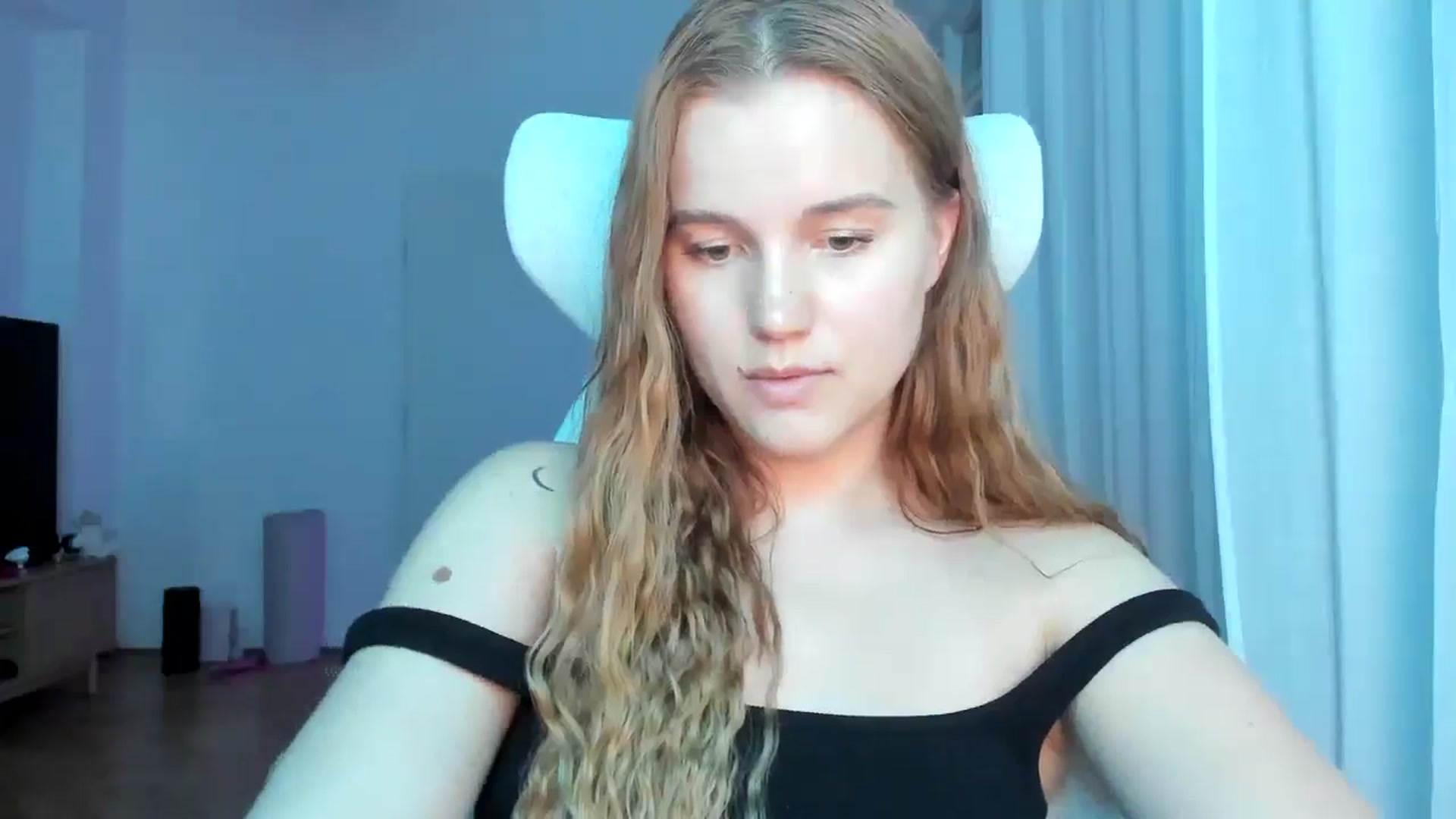 Gallery image thumbnail from Lia_lisia's myfreecams stream on, 05/05/2026, 20:37 image 17 of 20