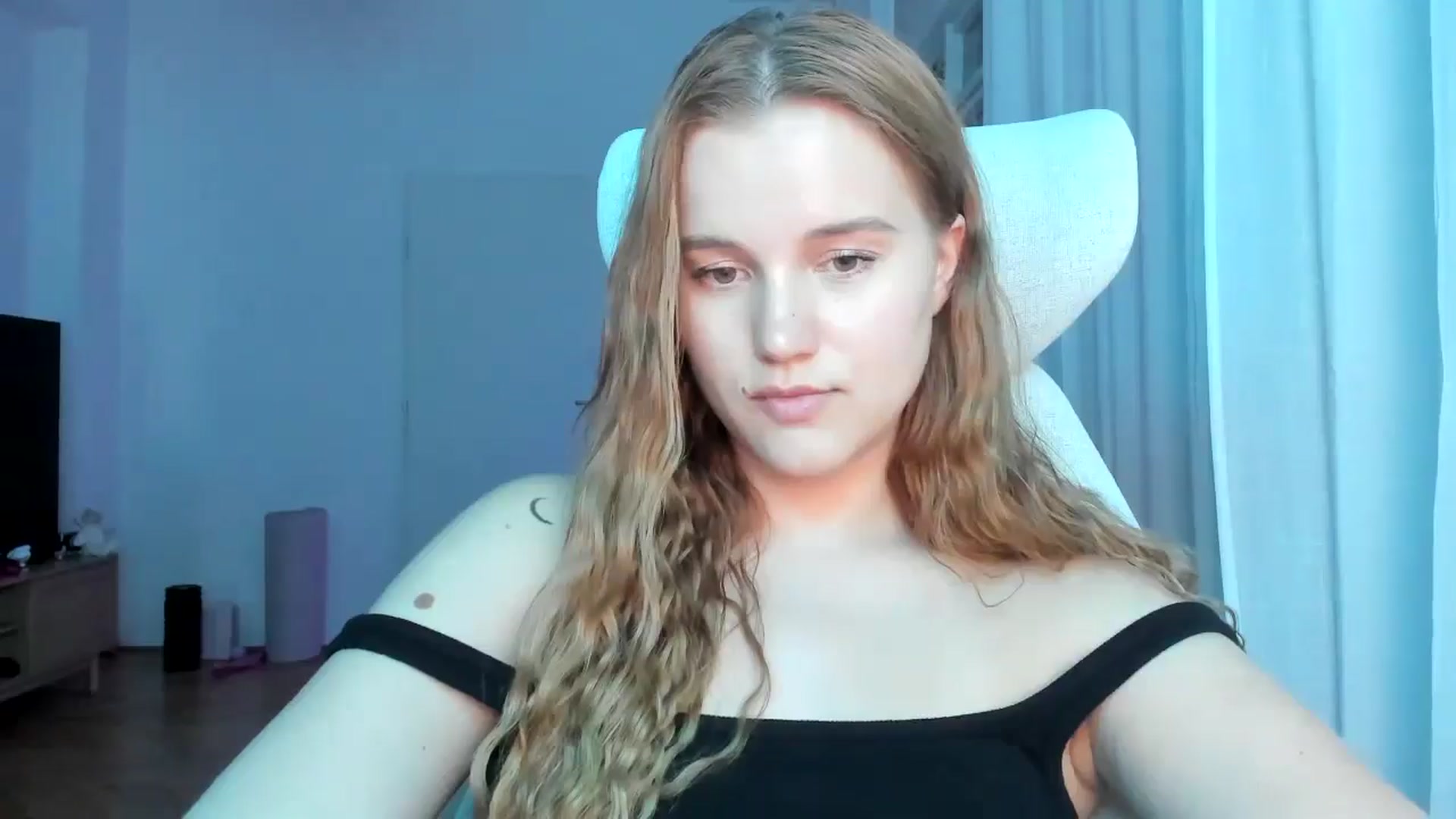 Gallery image thumbnail from Lia_lisia's myfreecams stream on, 05/05/2026, 20:37 image 6 of 20
