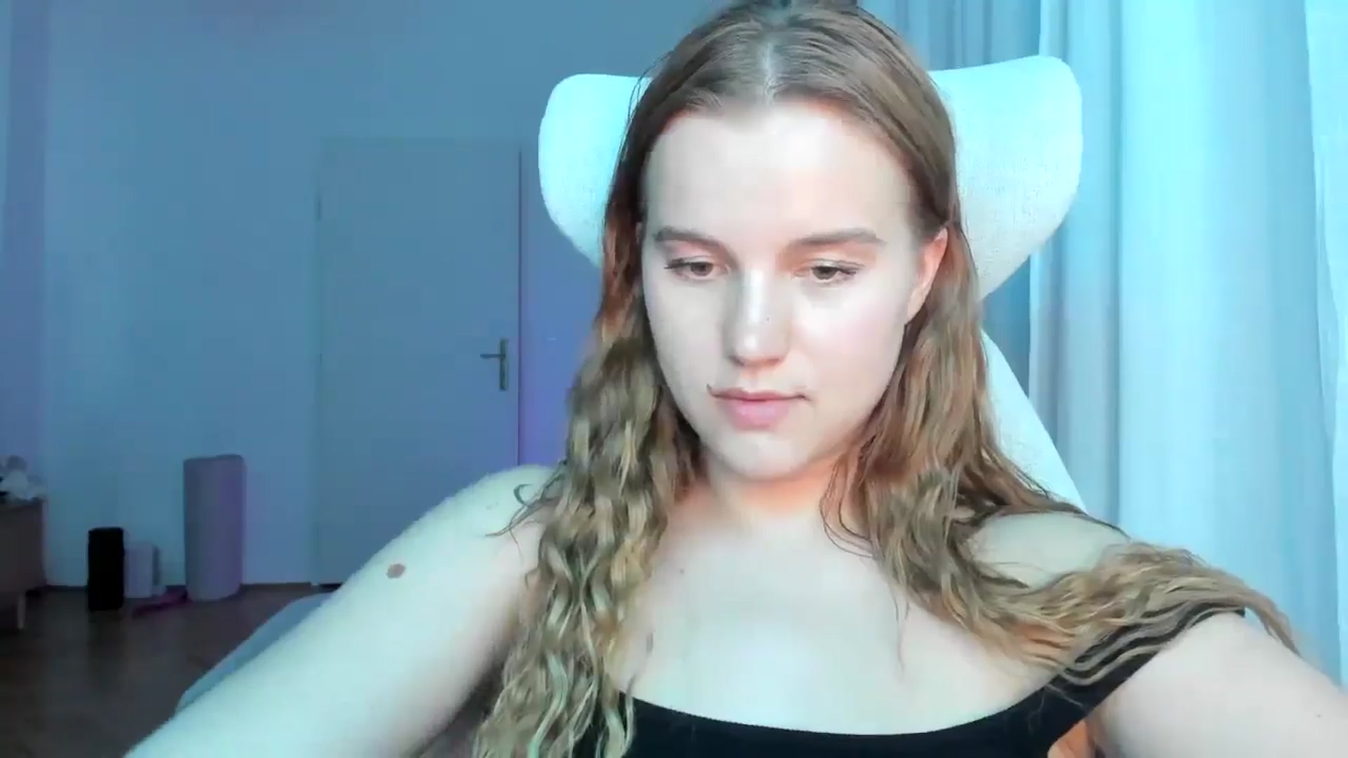 Gallery image thumbnail from Lia_lisia's myfreecams stream on, 05/05/2026, 22:04 image 3 of 20