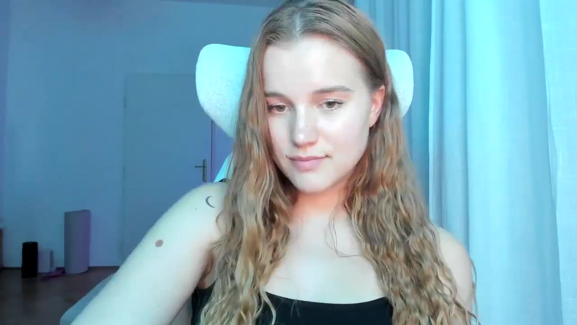 Gallery image thumbnail from Lia_lisia's myfreecams stream on, 05/05/2026, 22:04 image 9 of 20