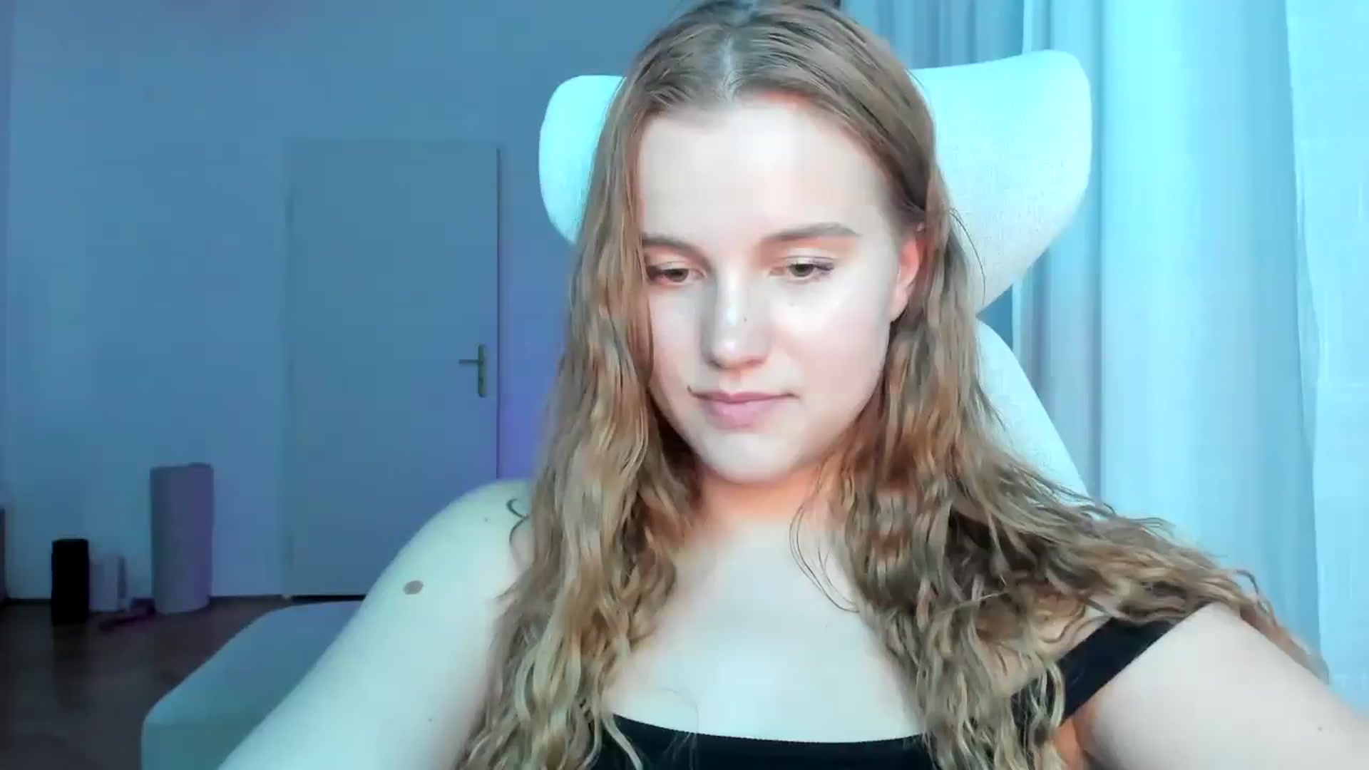 Gallery image thumbnail from Lia_lisia's myfreecams stream on, 05/05/2026, 22:04 image 7 of 20