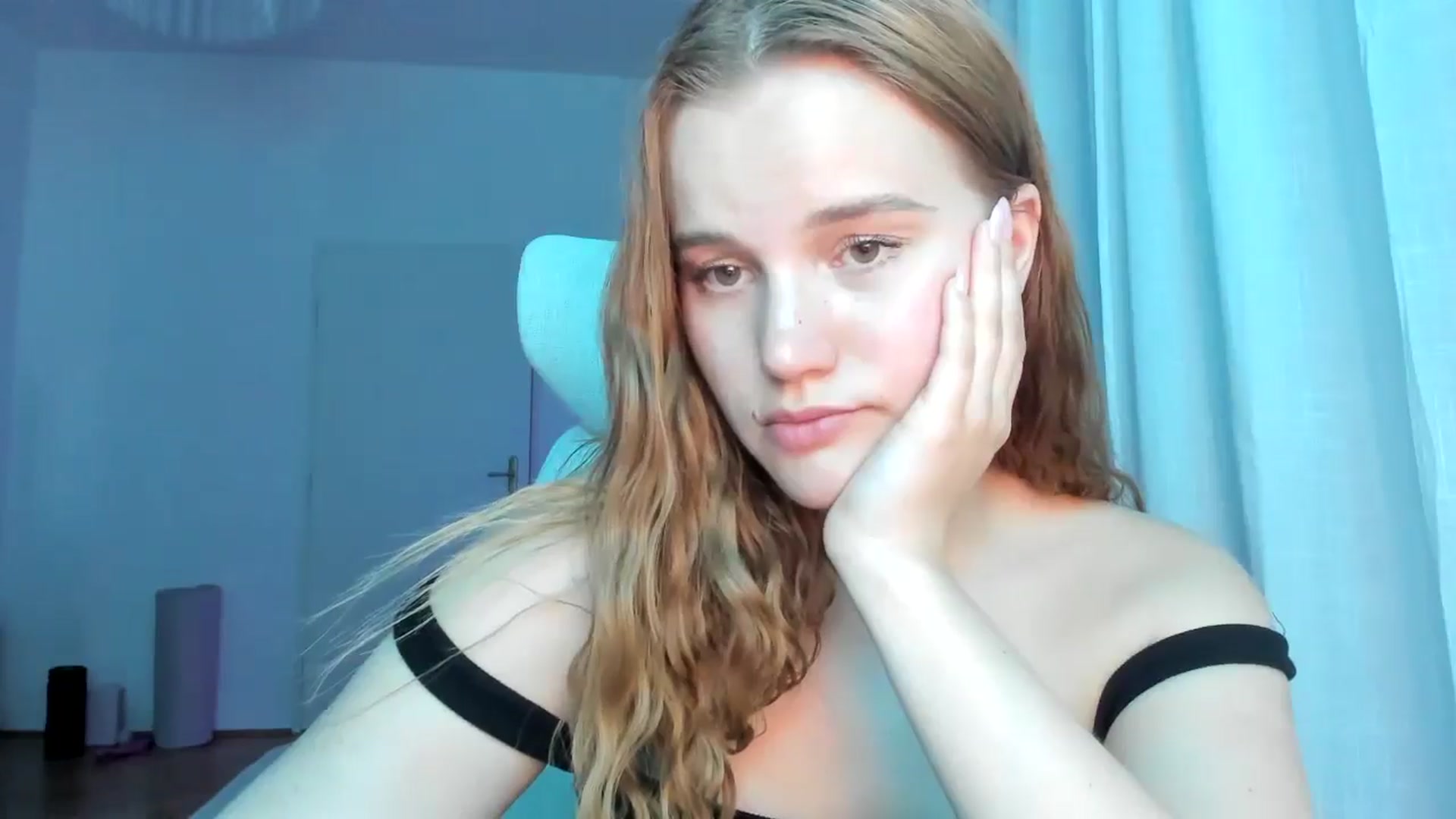Gallery image thumbnail from Lia_lisia's myfreecams stream on, 05/05/2026, 22:04 image 14 of 20