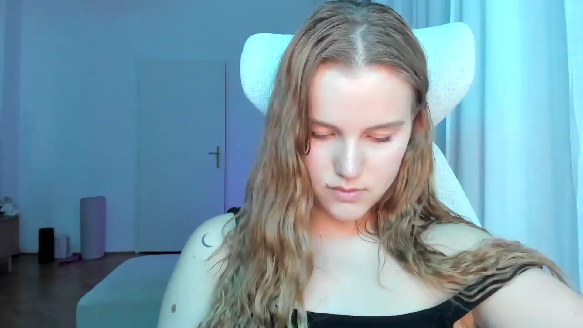 Gallery image thumbnail from Lia_lisia's myfreecams stream on, 05/05/2026, 22:04 image 4 of 20