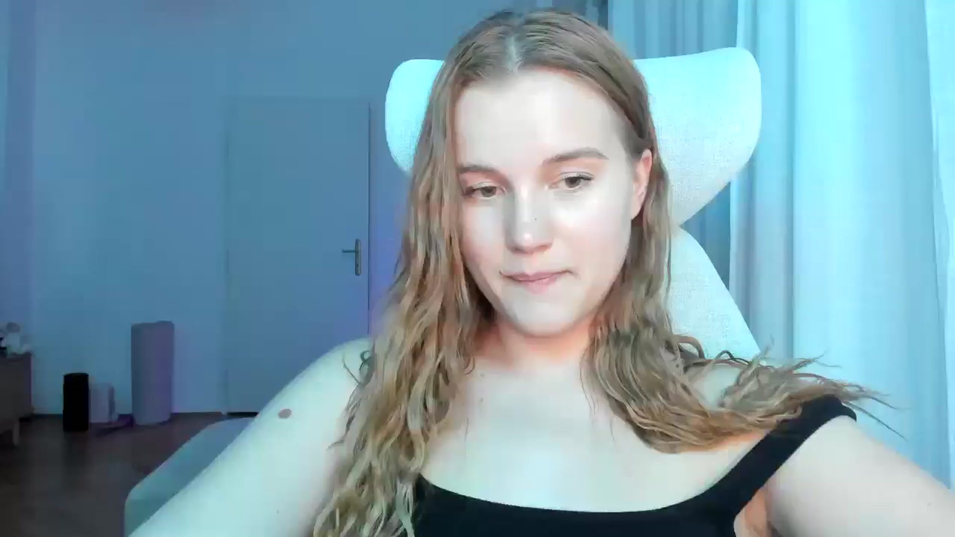 Gallery image thumbnail from Lia_lisia's myfreecams stream on, 05/05/2026, 22:04 image 1 of 20