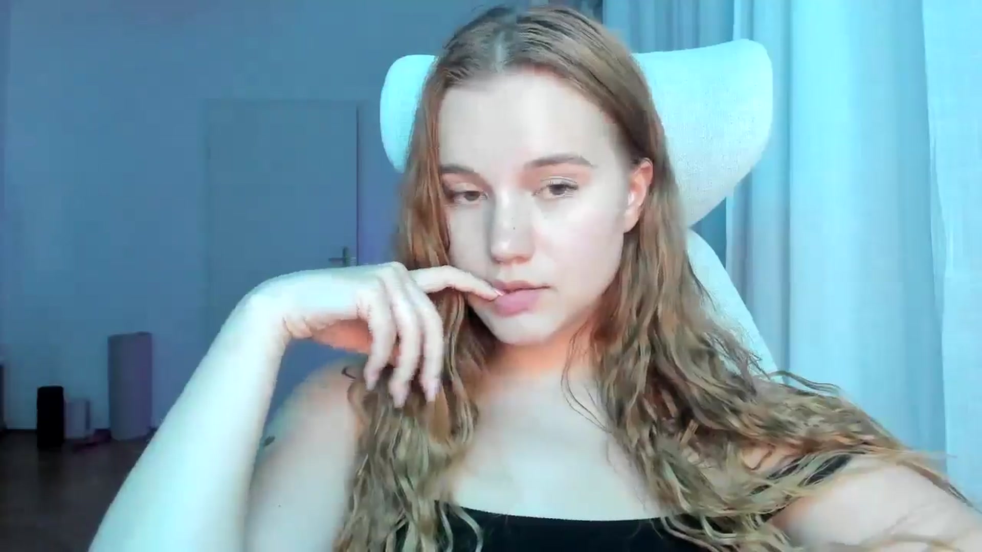 Gallery image thumbnail from Lia_lisia's myfreecams stream on, 05/05/2026, 22:04 image 6 of 20