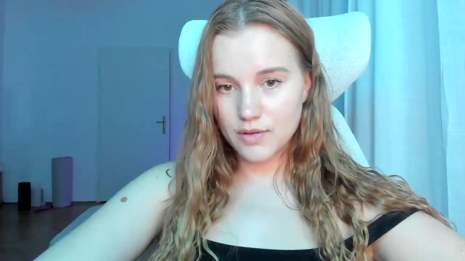 Gallery image thumbnail from Lia_lisia's myfreecams stream on, 05/05/2026, 22:04 image 8 of 20