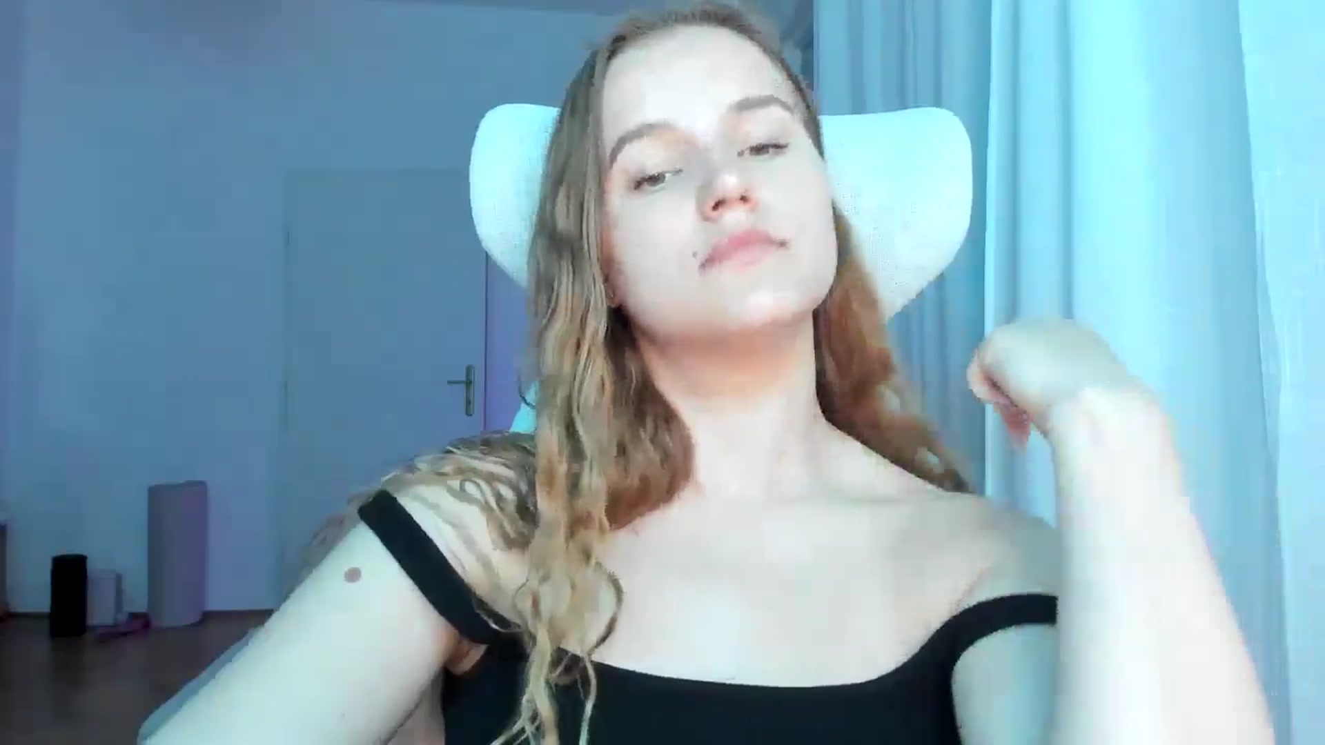 Gallery image thumbnail from Lia_lisia's myfreecams stream on, 05/05/2026, 22:04 image 11 of 20