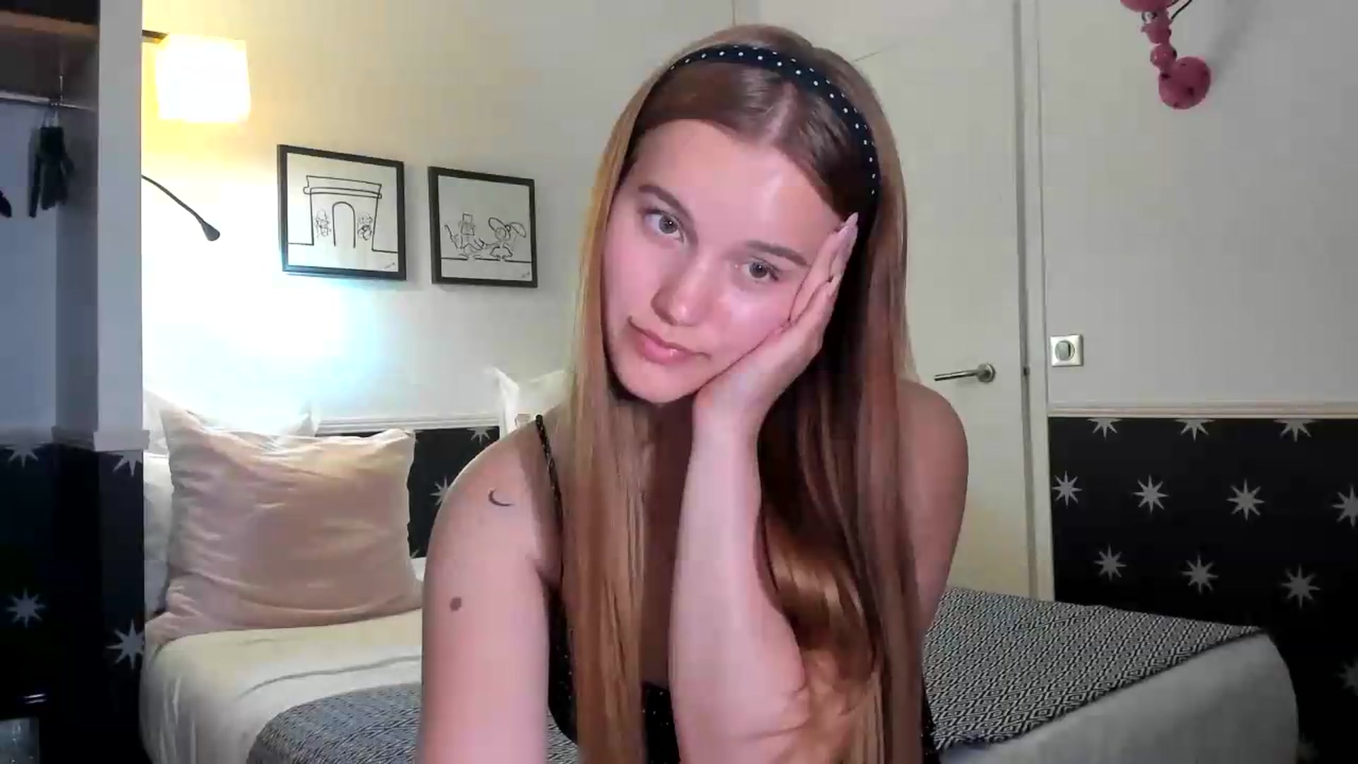 Gallery image thumbnail from Lia_lisia's myfreecams stream on, 05/09/2026, 21:29 image 19 of 20