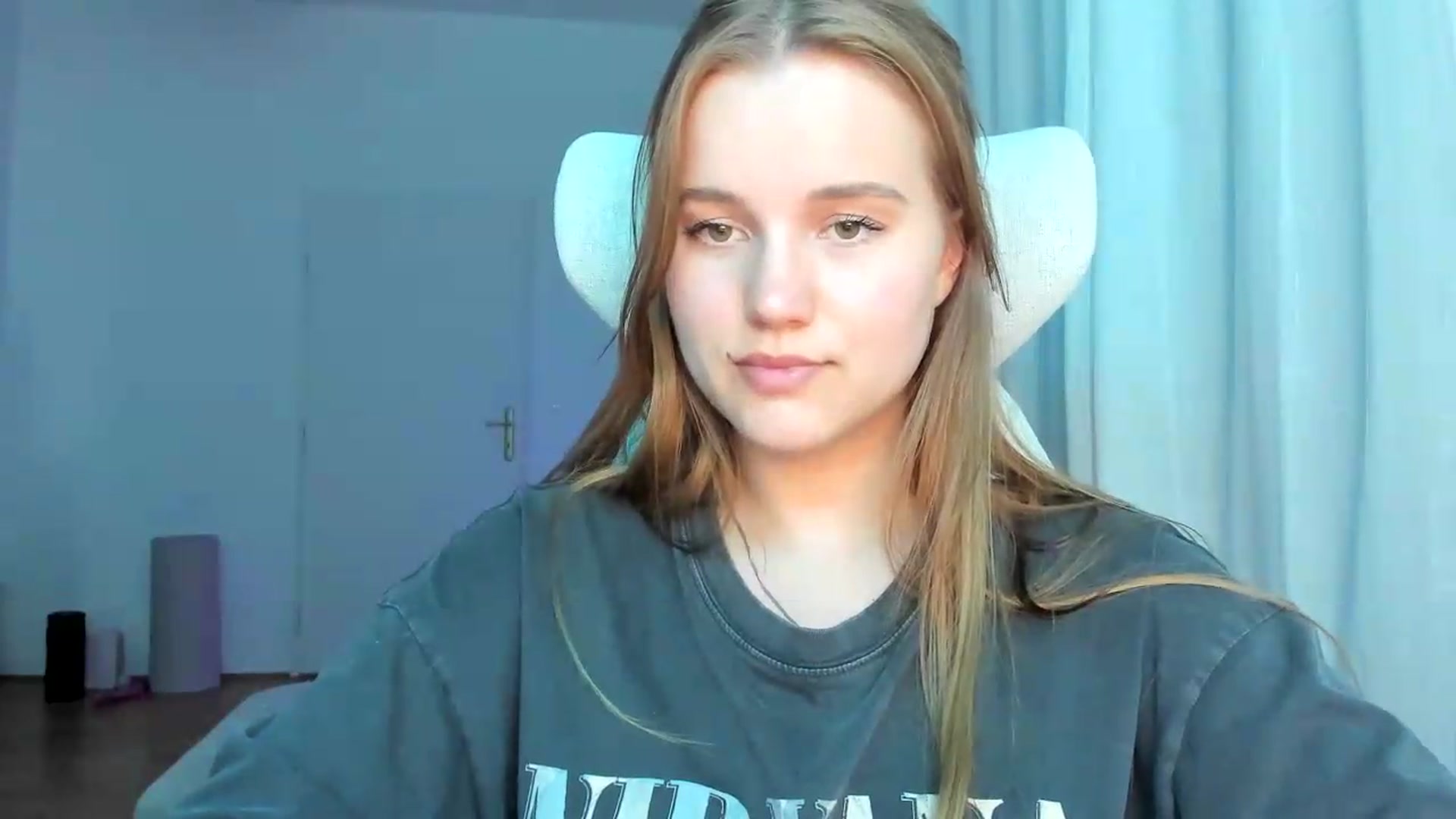 Gallery image thumbnail from Lia_lisia's myfreecams stream on, 05/11/2026, 17:54 image 12 of 20