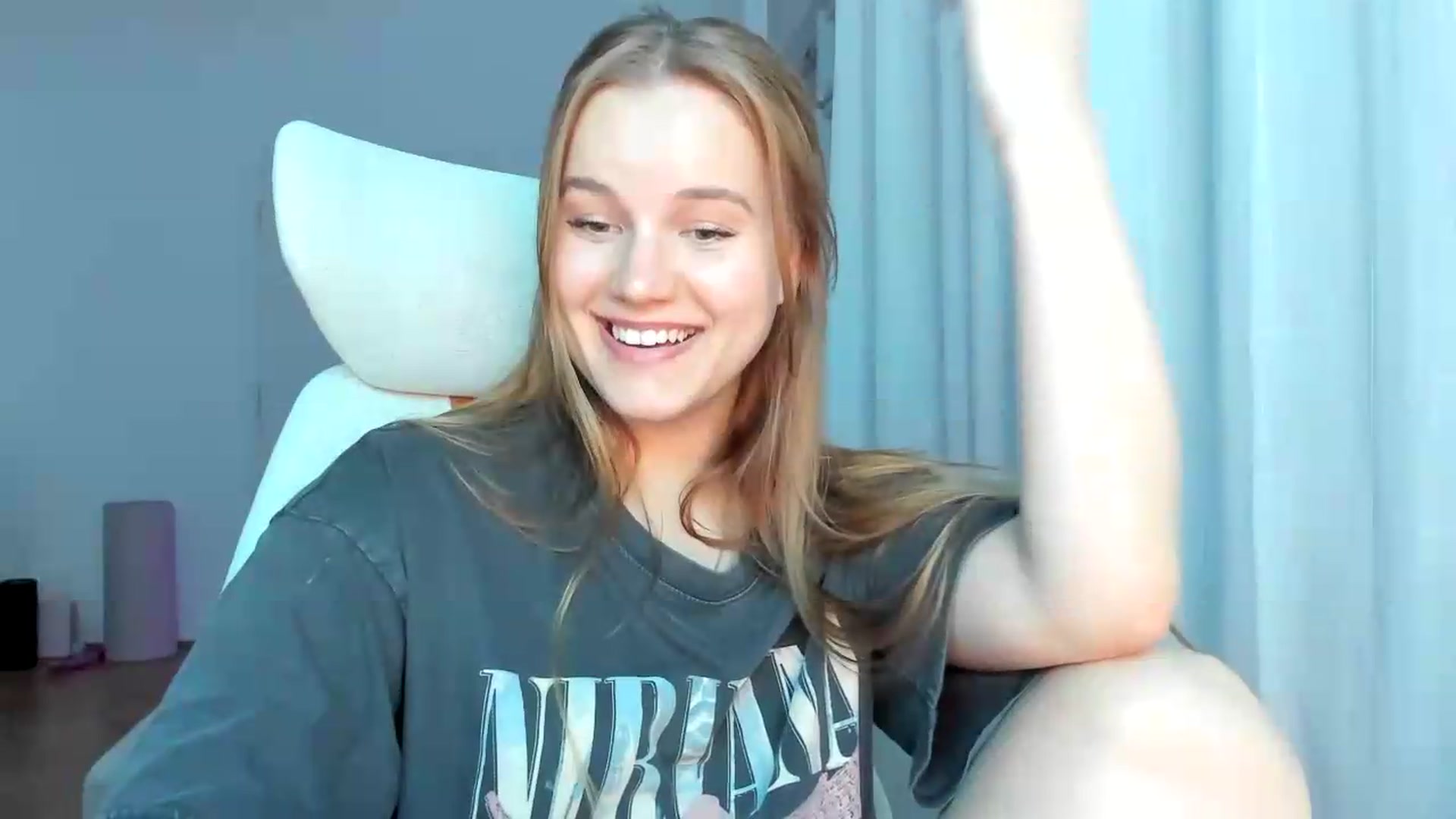 Gallery image thumbnail from Lia_lisia's myfreecams stream on, 05/11/2026, 20:16 image 17 of 20