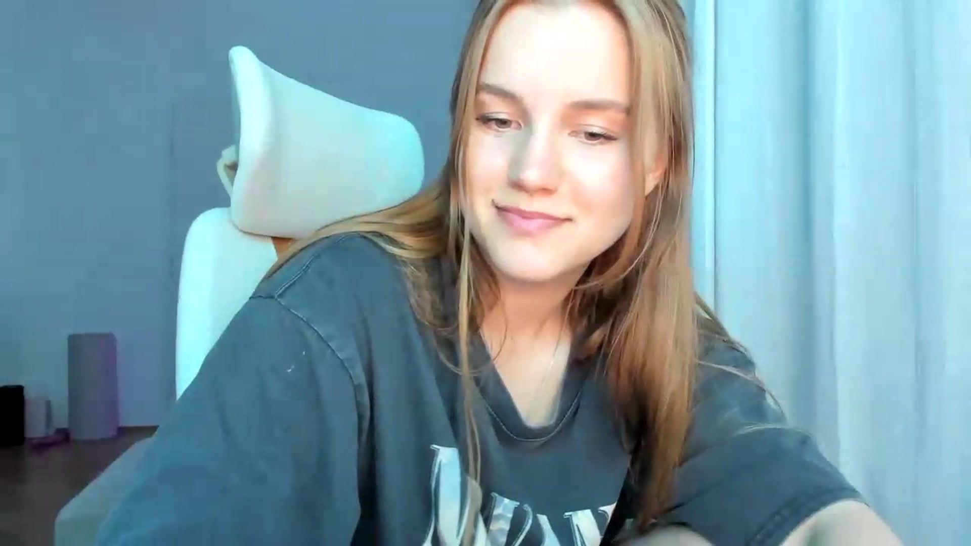 Gallery image thumbnail from Lia_lisia's myfreecams stream on, 05/11/2026, 20:16 image 13 of 20