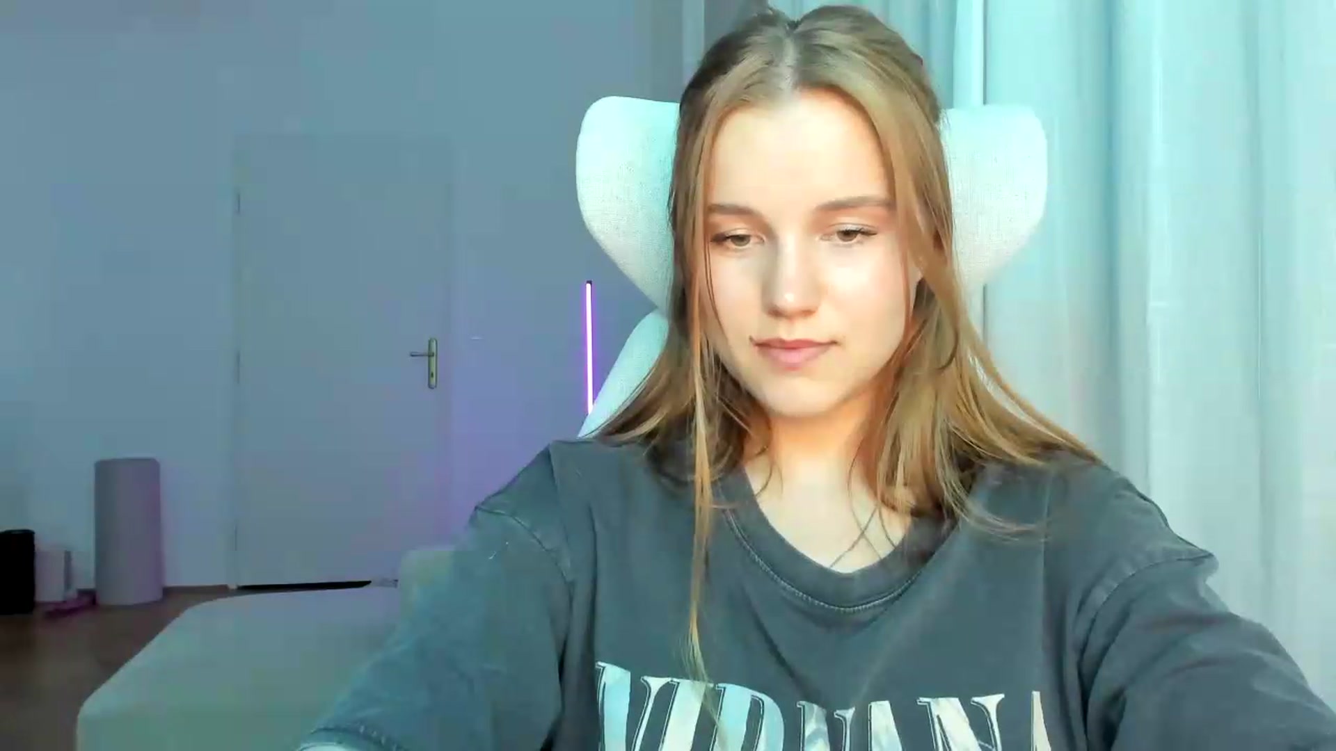 Gallery image thumbnail from Lia_lisia's myfreecams stream on, 05/11/2026, 20:16 image 10 of 20
