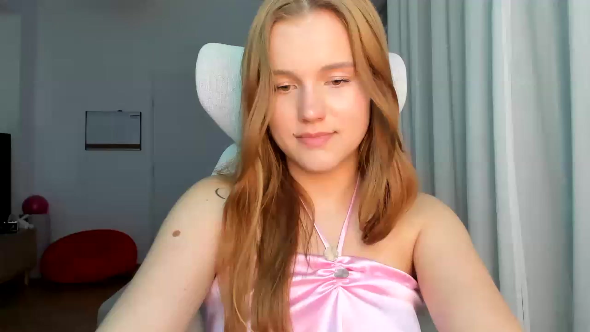 Gallery image thumbnail from Lia_lisia's myfreecams stream on, 05/17/2026, 19:15 image 9 of 20