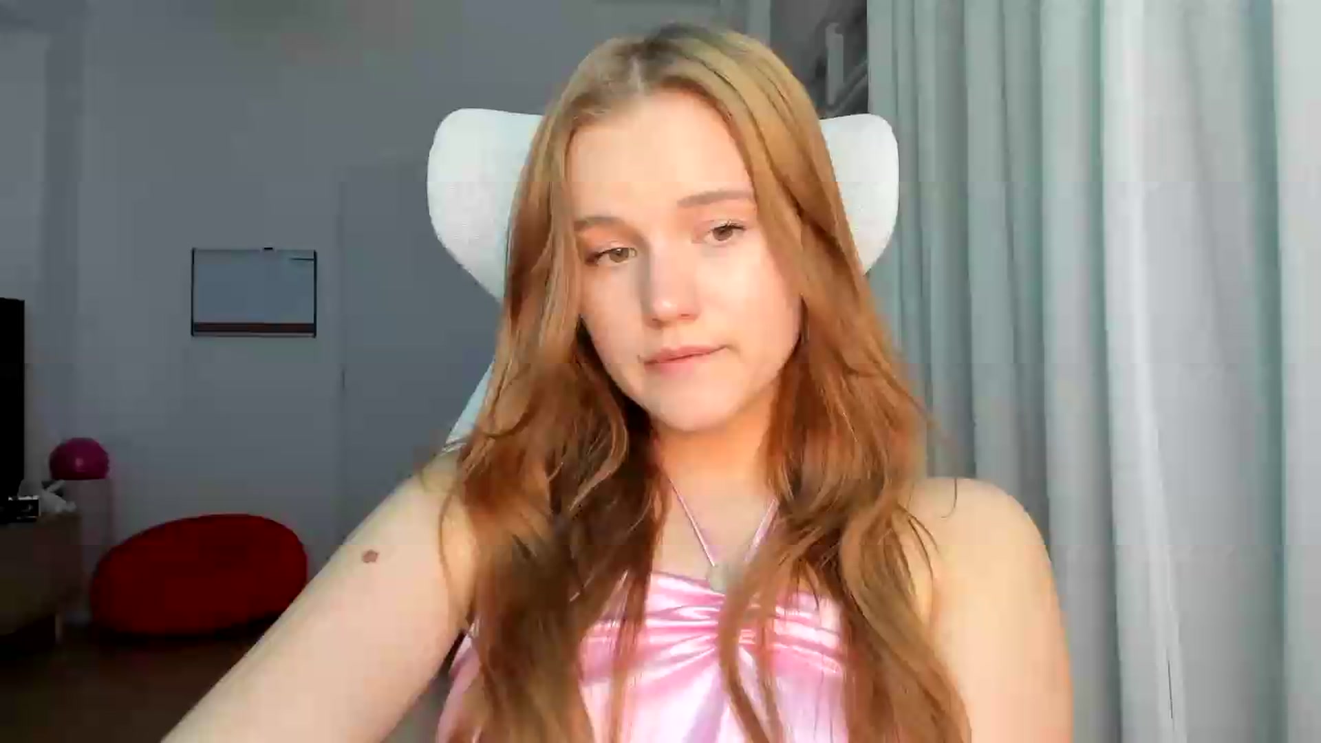 Gallery image thumbnail from Lia_lisia's myfreecams stream on, 05/17/2026, 19:15 image 1 of 20