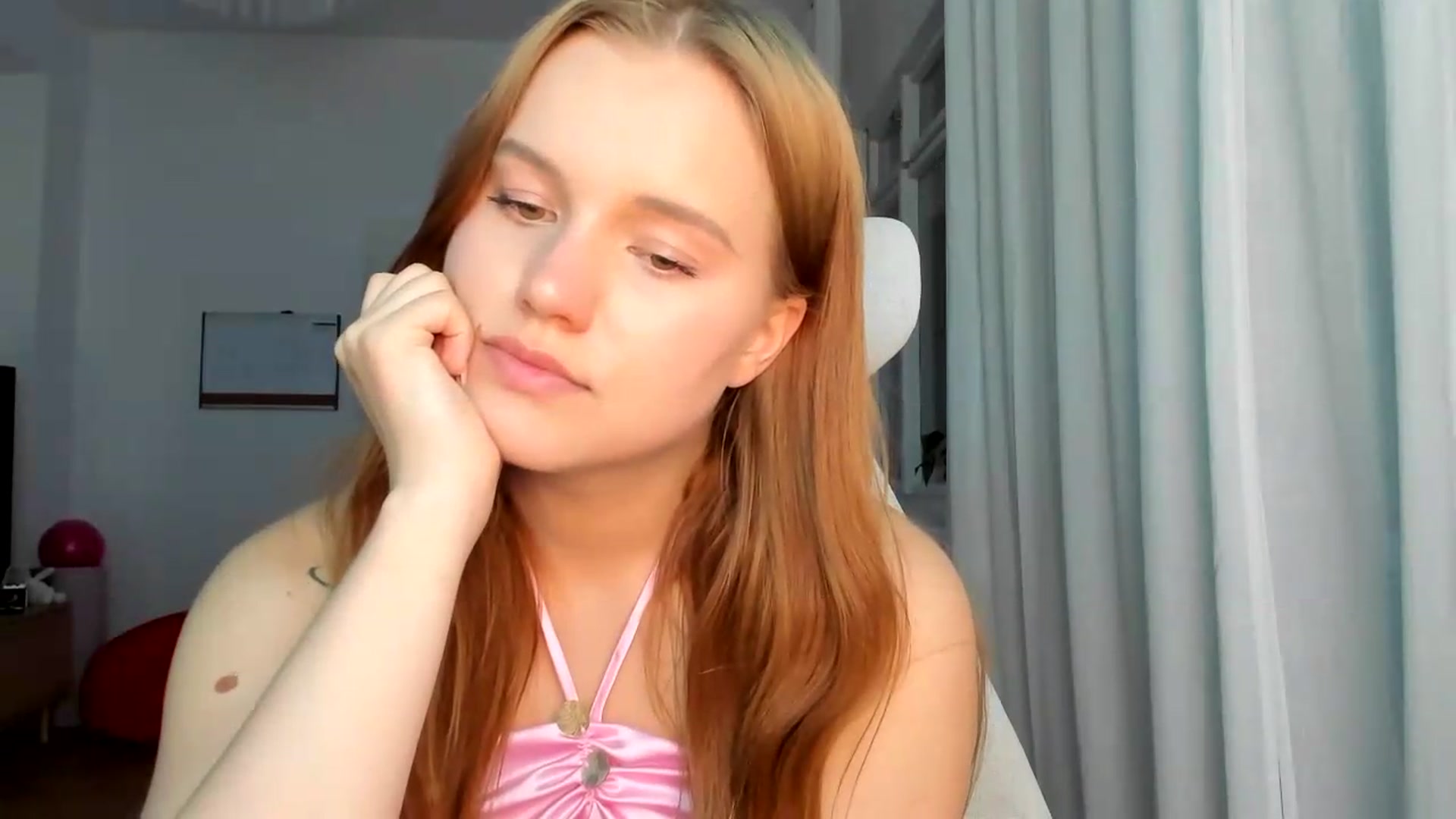 Gallery image thumbnail from Lia_lisia's myfreecams stream on, 05/17/2026, 19:15 image 14 of 20