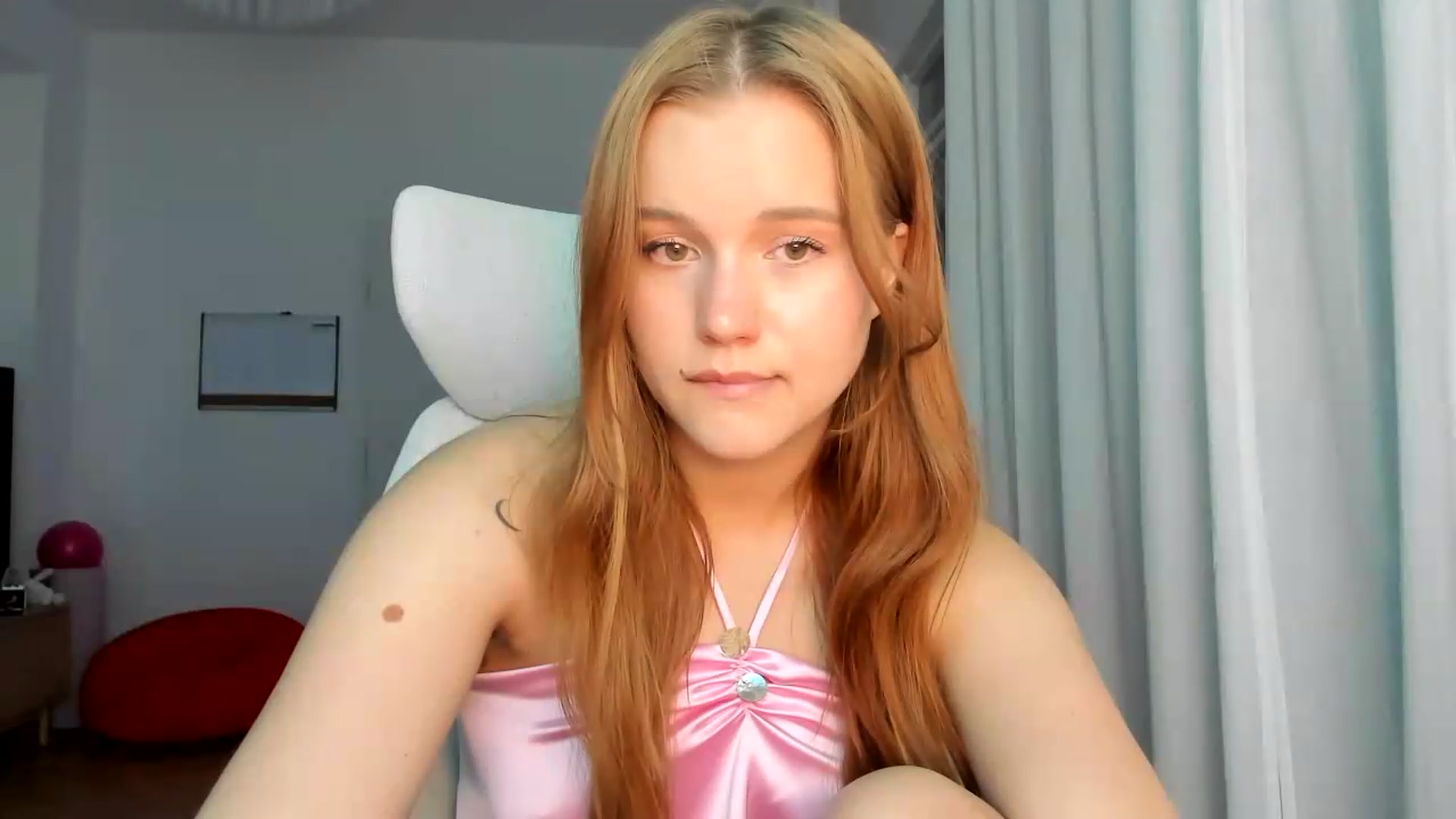 Gallery image thumbnail from Lia_lisia's myfreecams stream on, 05/17/2026, 19:15 image 16 of 20