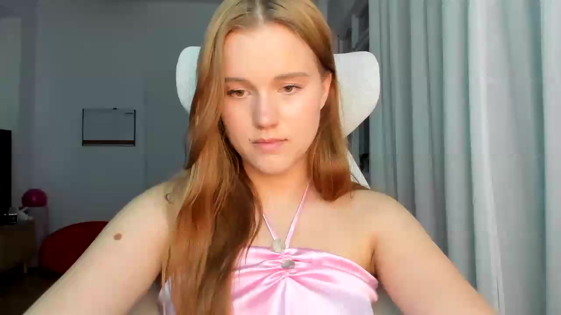 Gallery image thumbnail from Lia_lisia's myfreecams stream on, 05/17/2026, 19:15 image 12 of 20